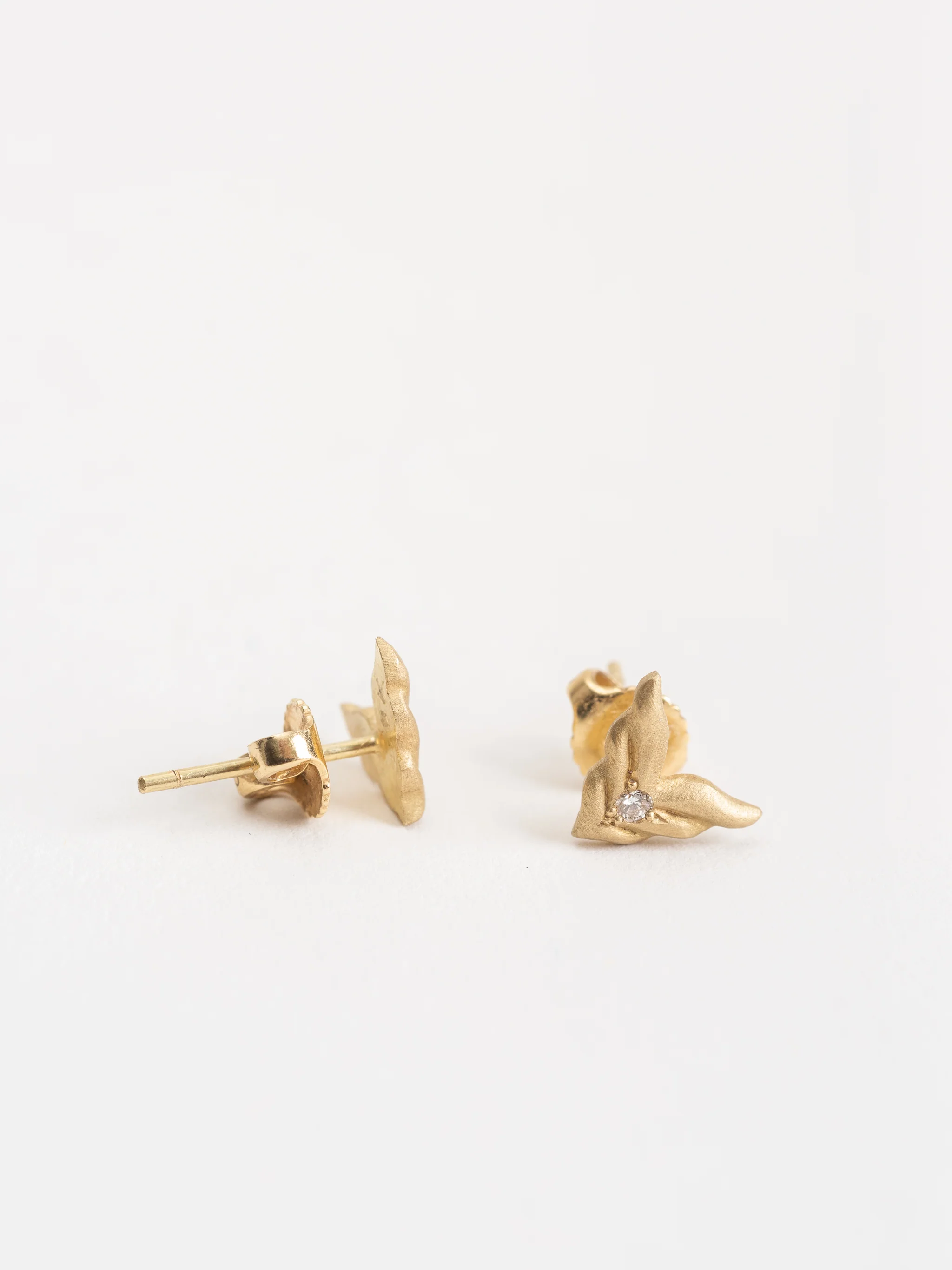 wing mini stud earrings - Image 4