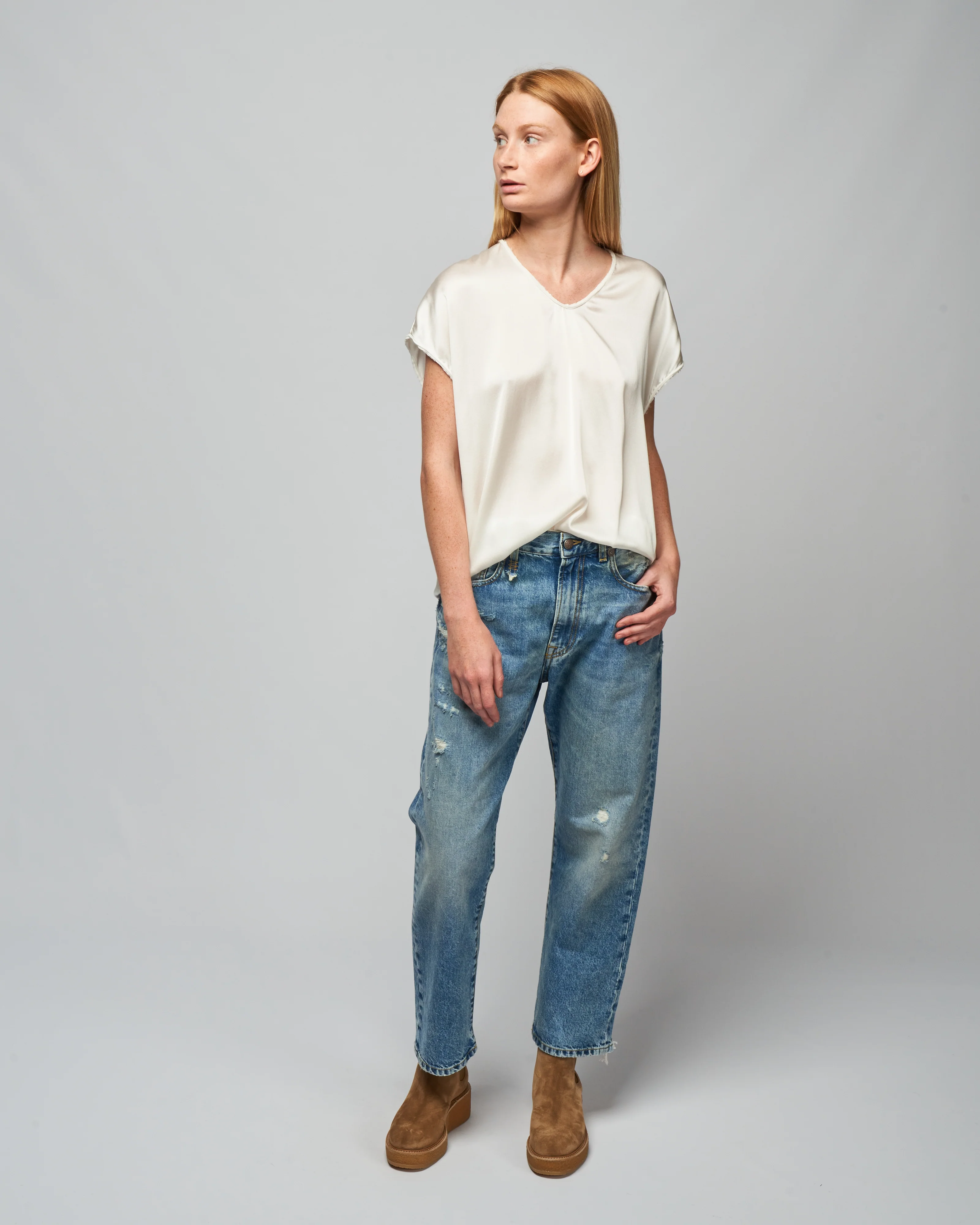 ellie sloppy-v tee - cloud - Image 2