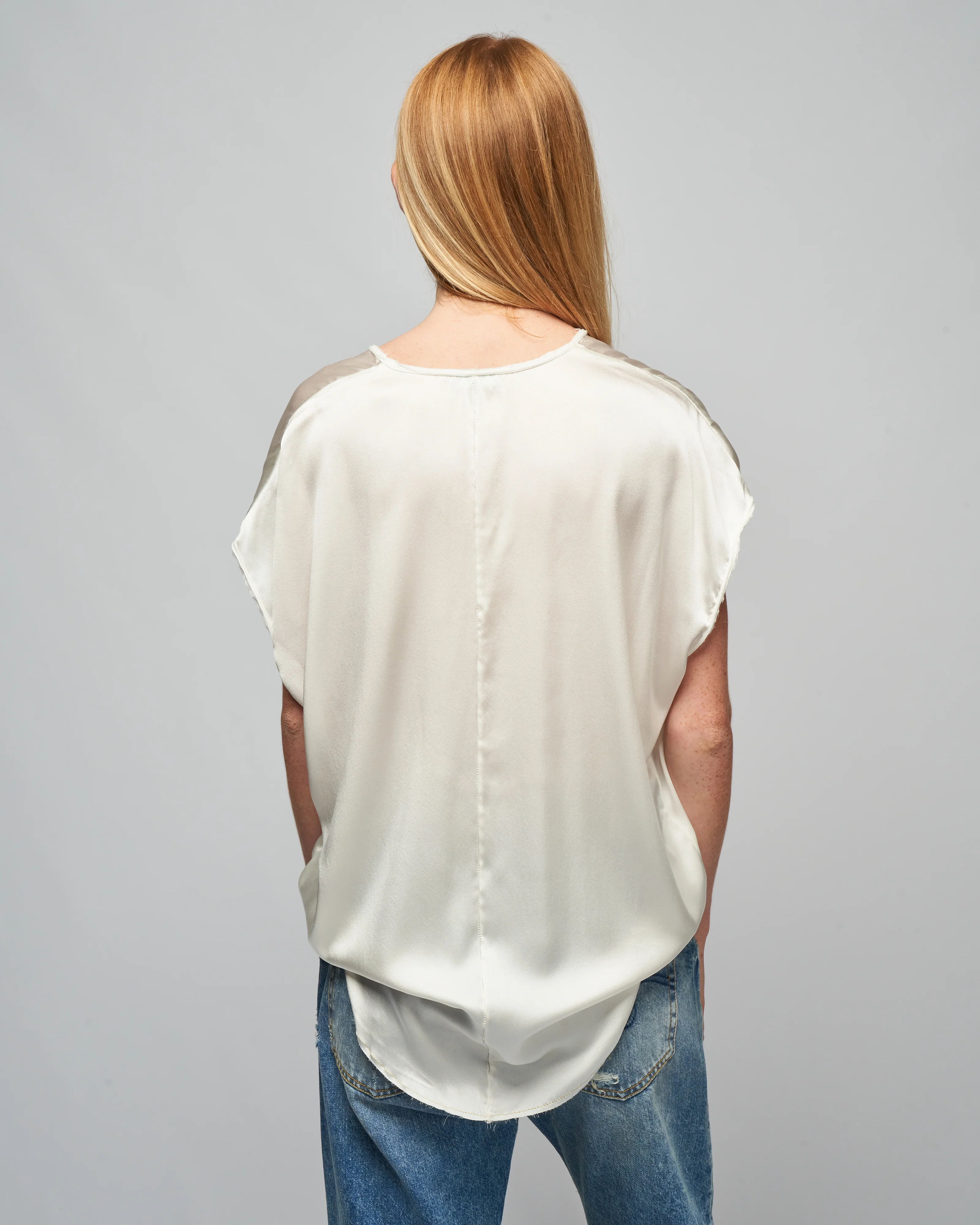 ellie sloppy-v tee - cloud - Image 4