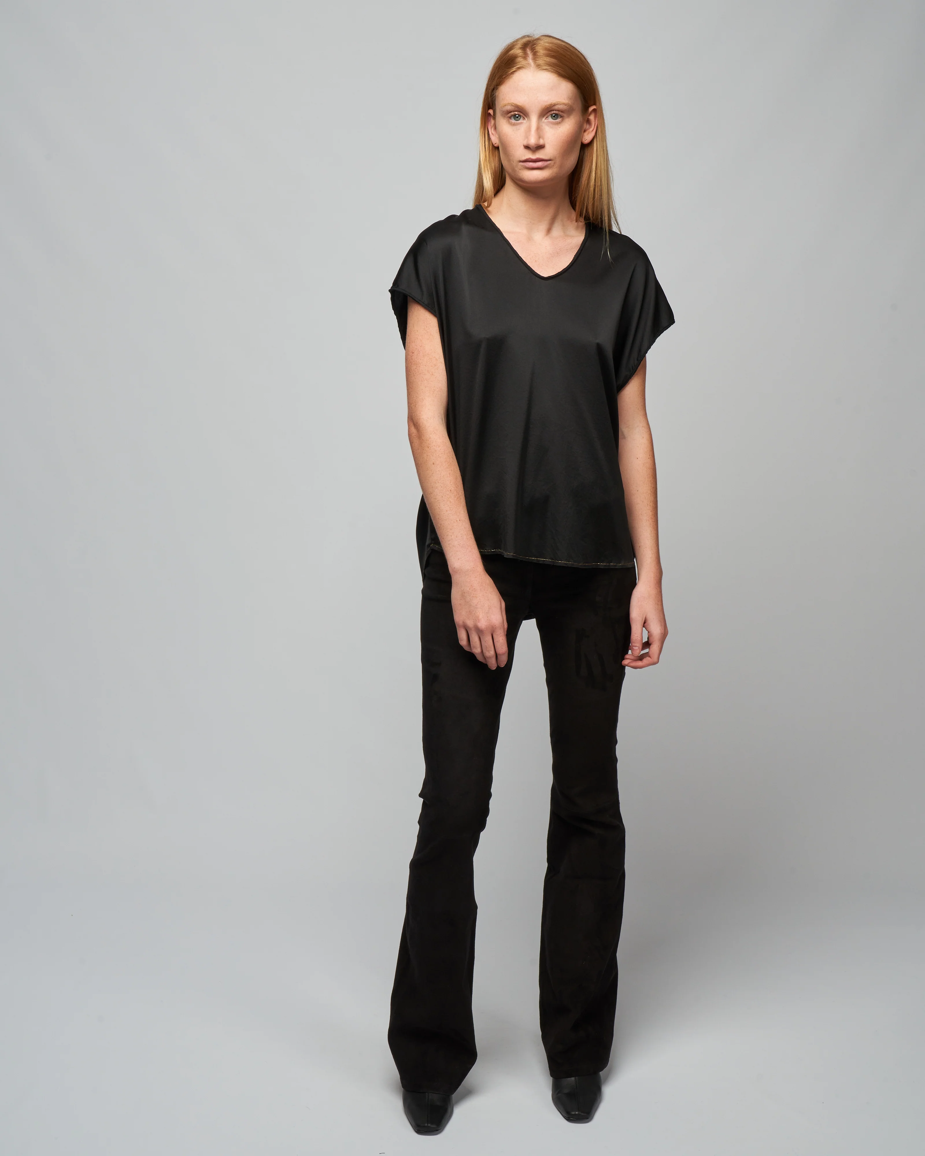 ellie sloppy-v tee - jet - Image 2