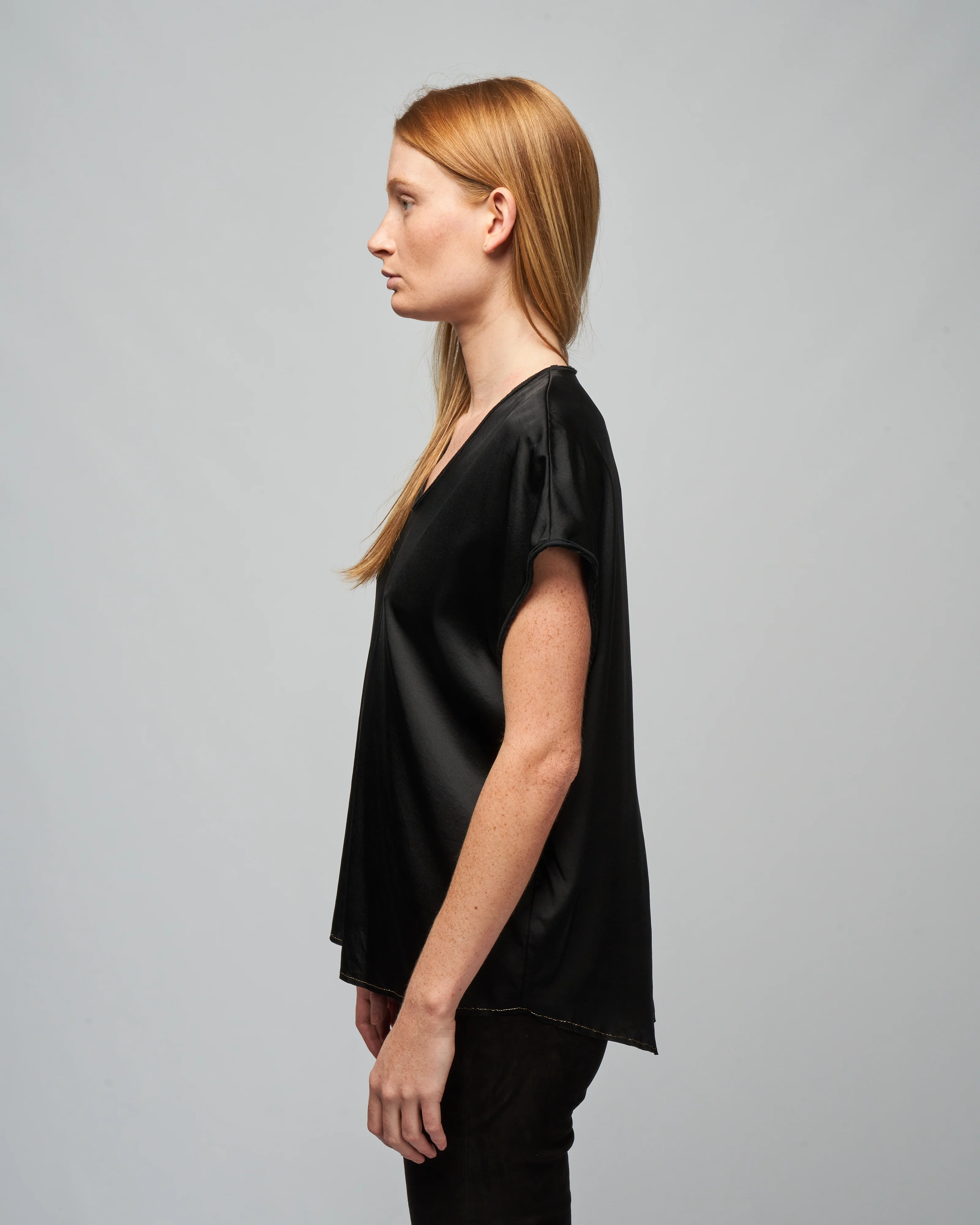 ellie sloppy-v tee - jet - Image 3