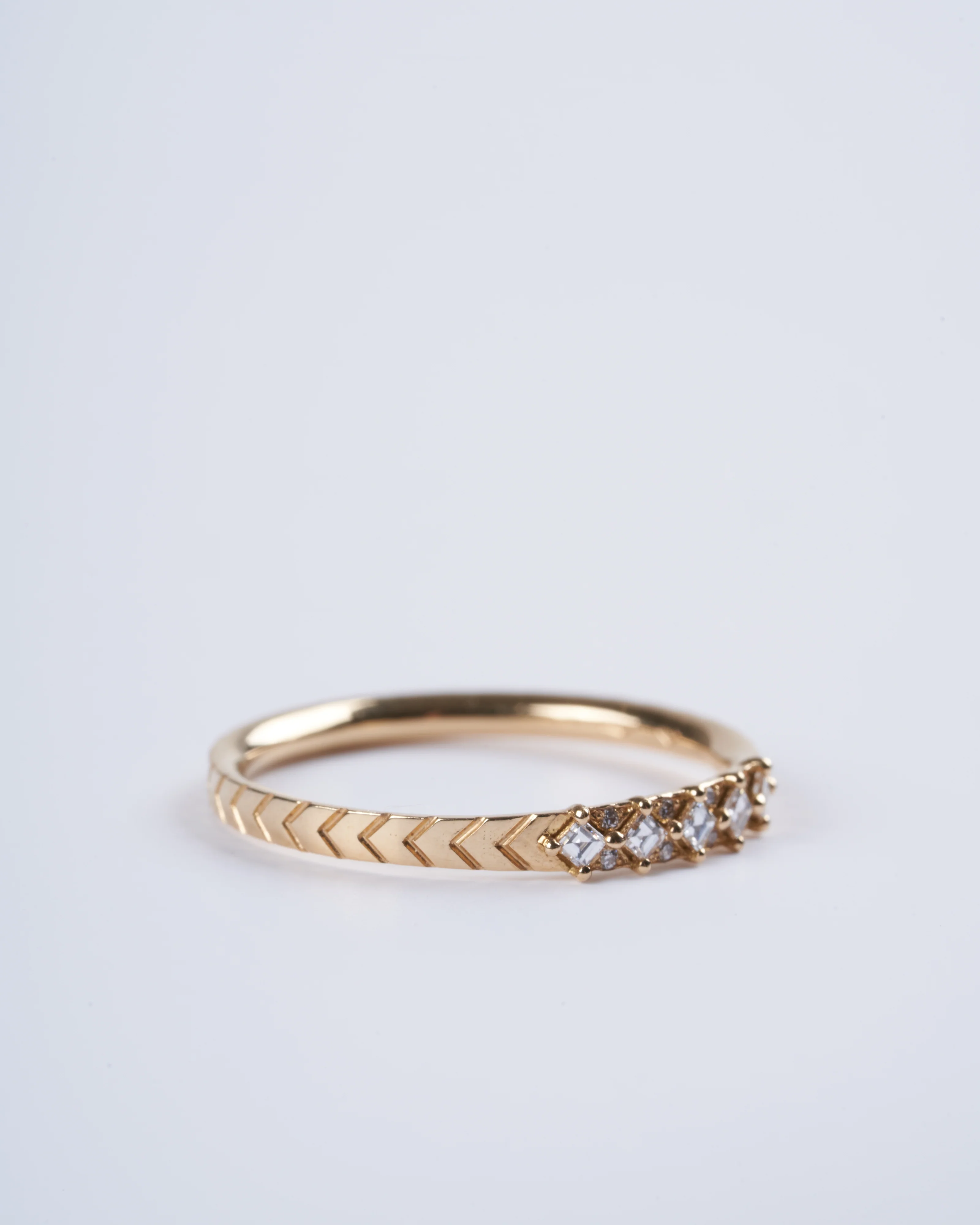 engraved chevron pattern wedding ban - gold - Image 2