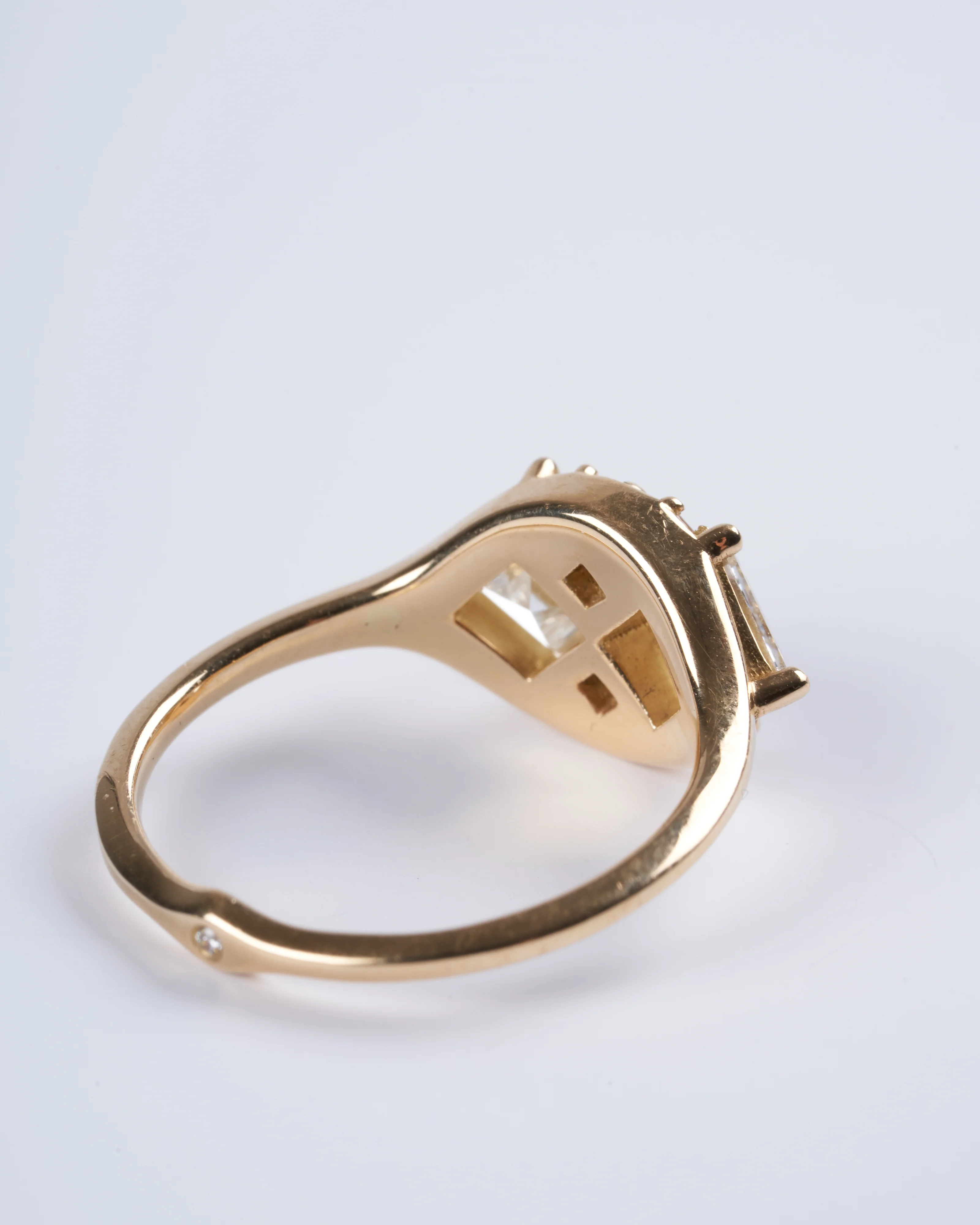 step cut engagement ring with eight square - gold - Image 3