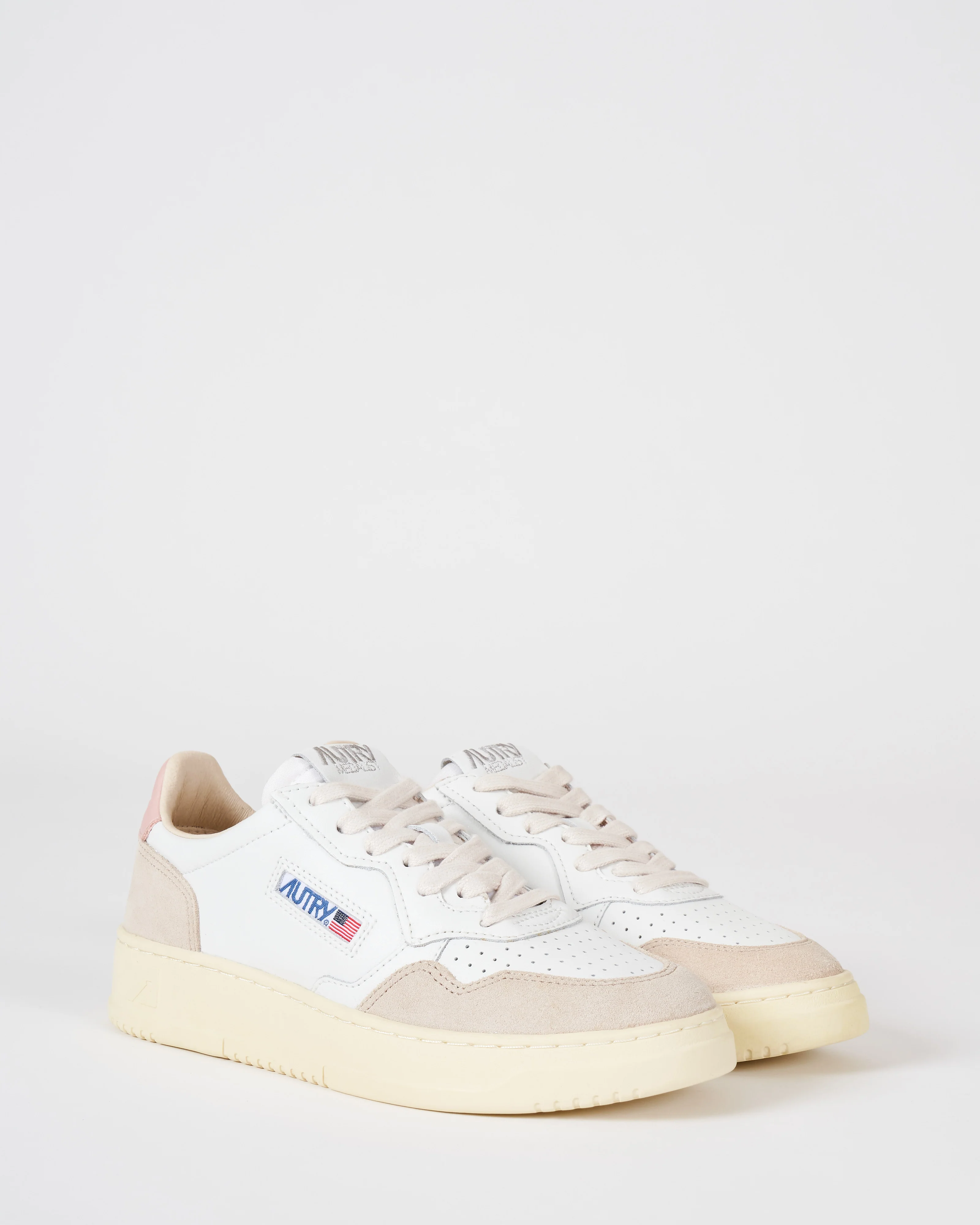 medalist low sneaker