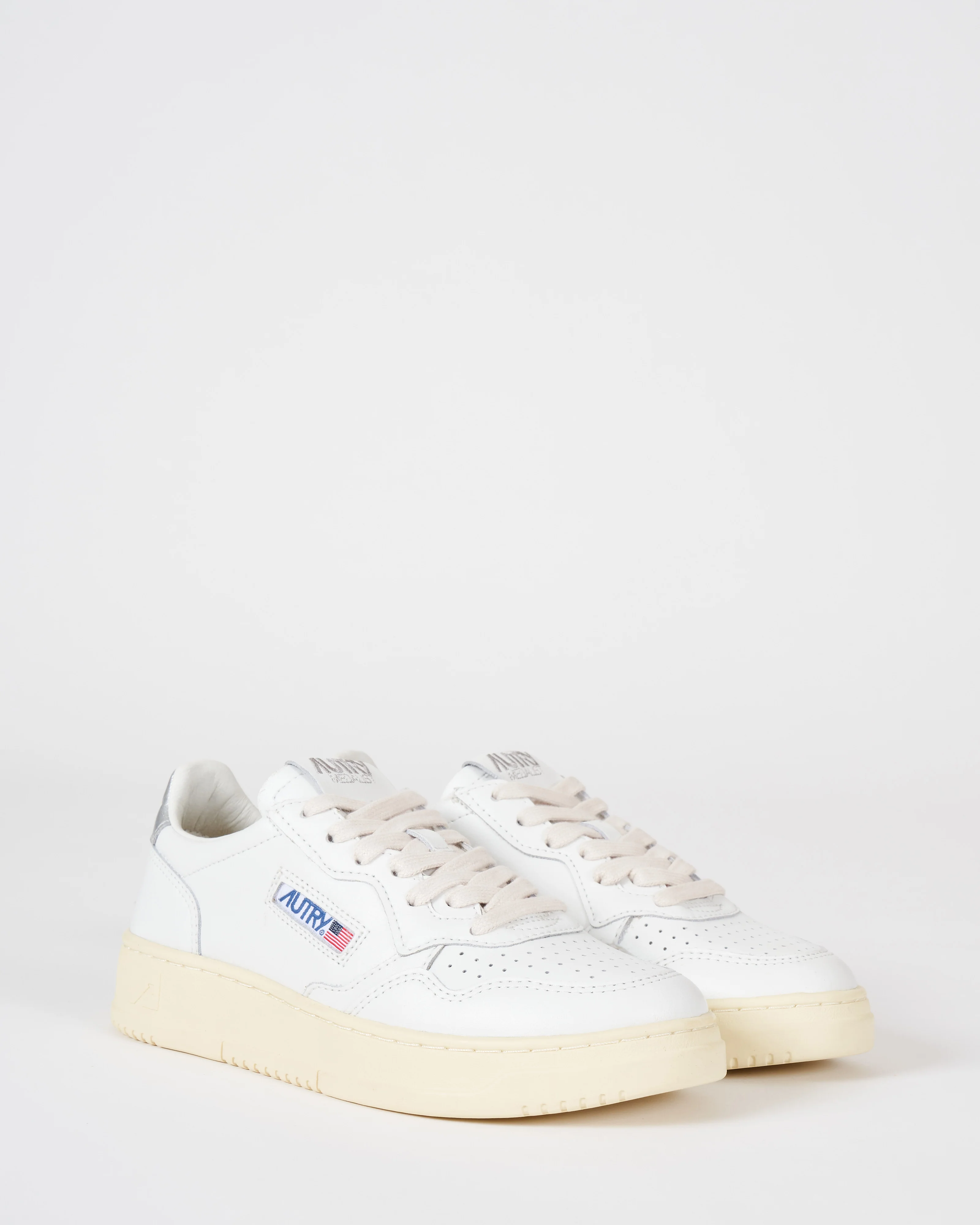 medalist low sneaker