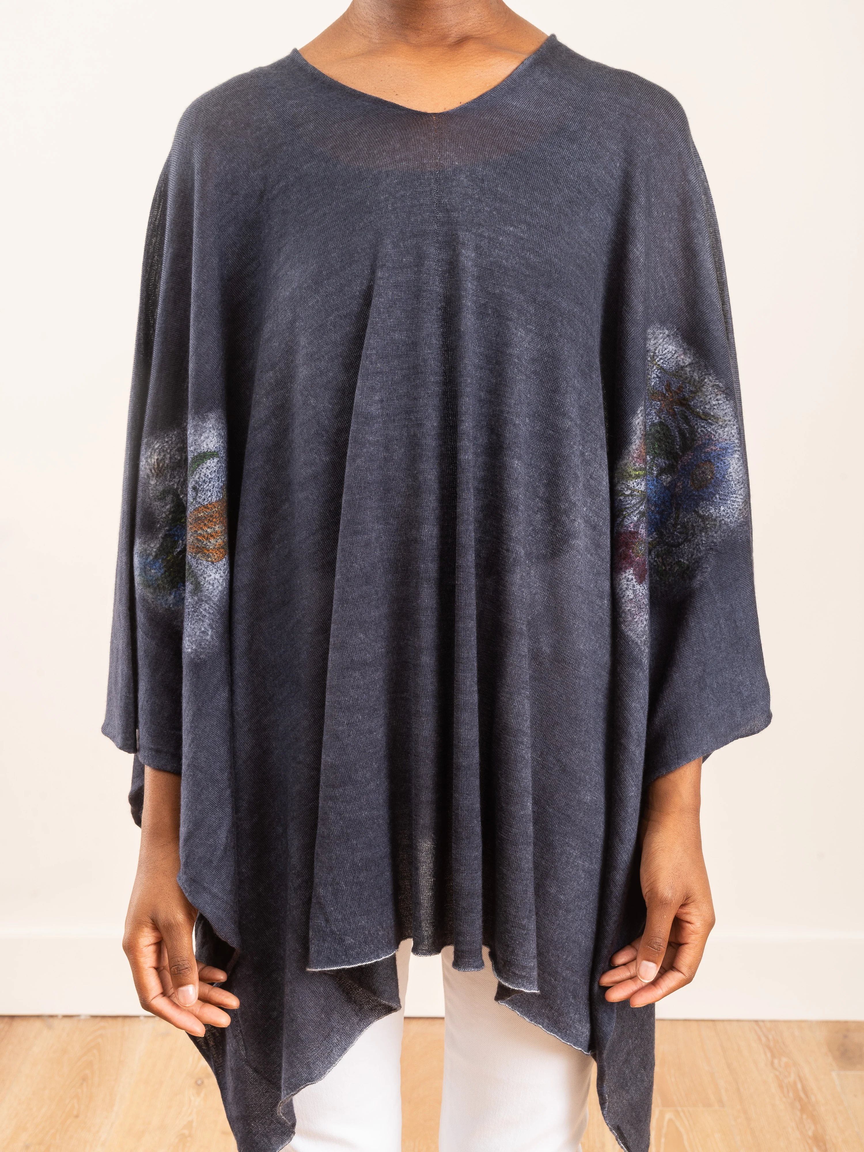 boatneck poncho with foulard flower - Image 4