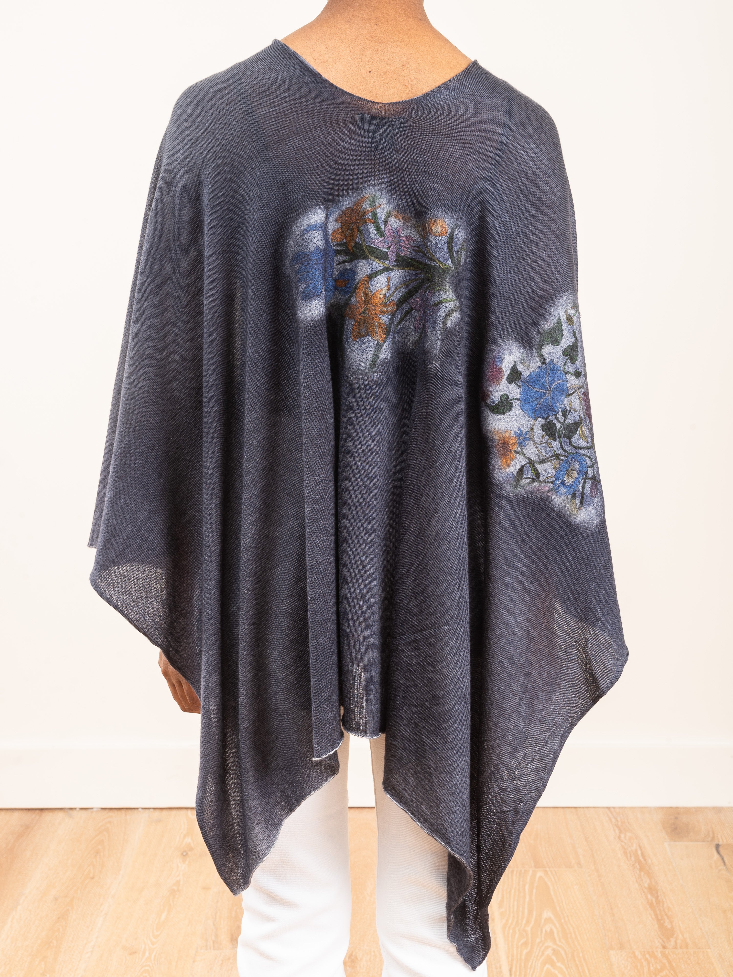 boatneck poncho with foulard flower - Image 6
