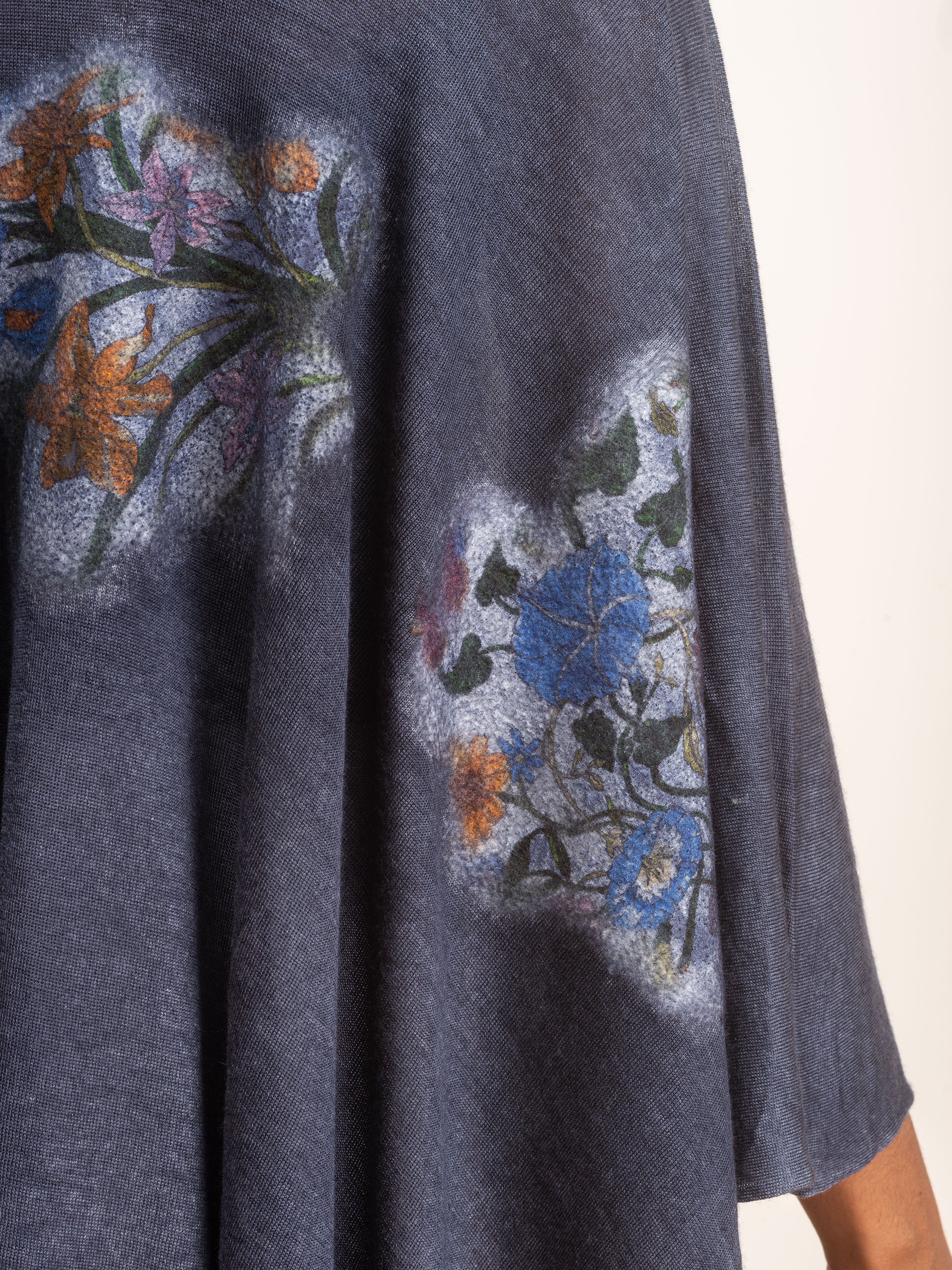 boatneck poncho with foulard flower - Image 7