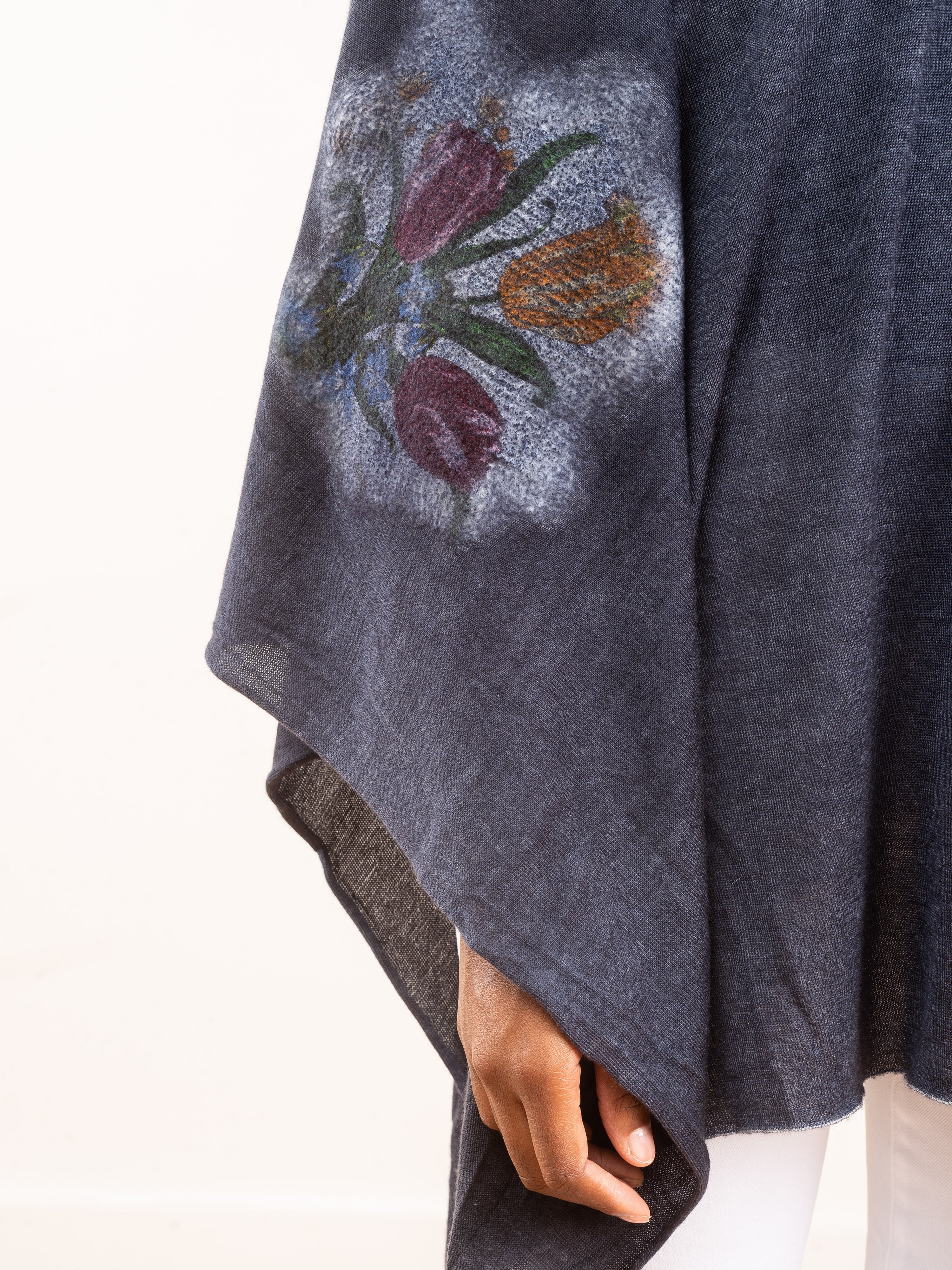 boatneck poncho with foulard flower - Image 8