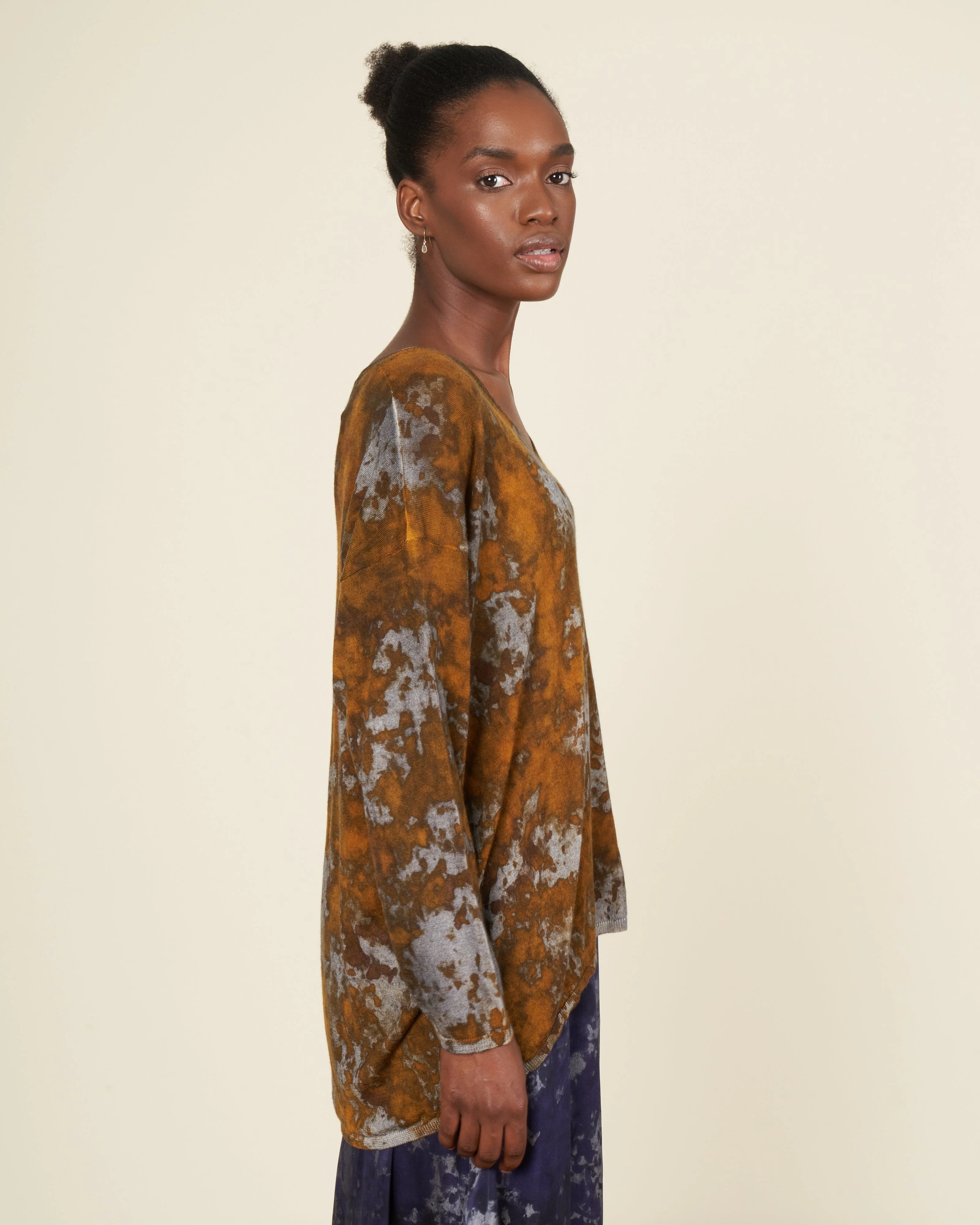 boreal oversize v neck pullover - cantharellus - Image 3