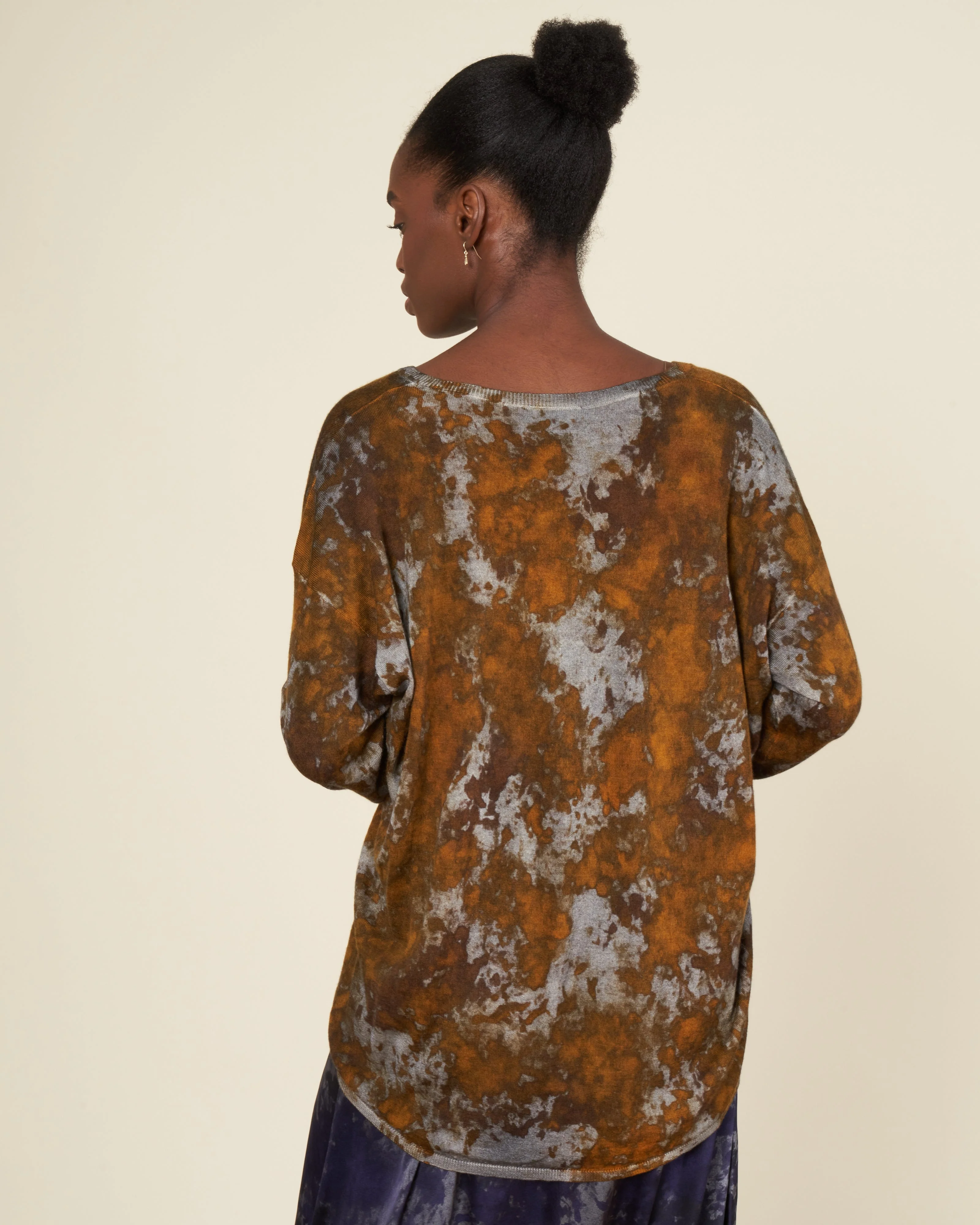 boreal oversize v neck pullover - cantharellus - Image 4