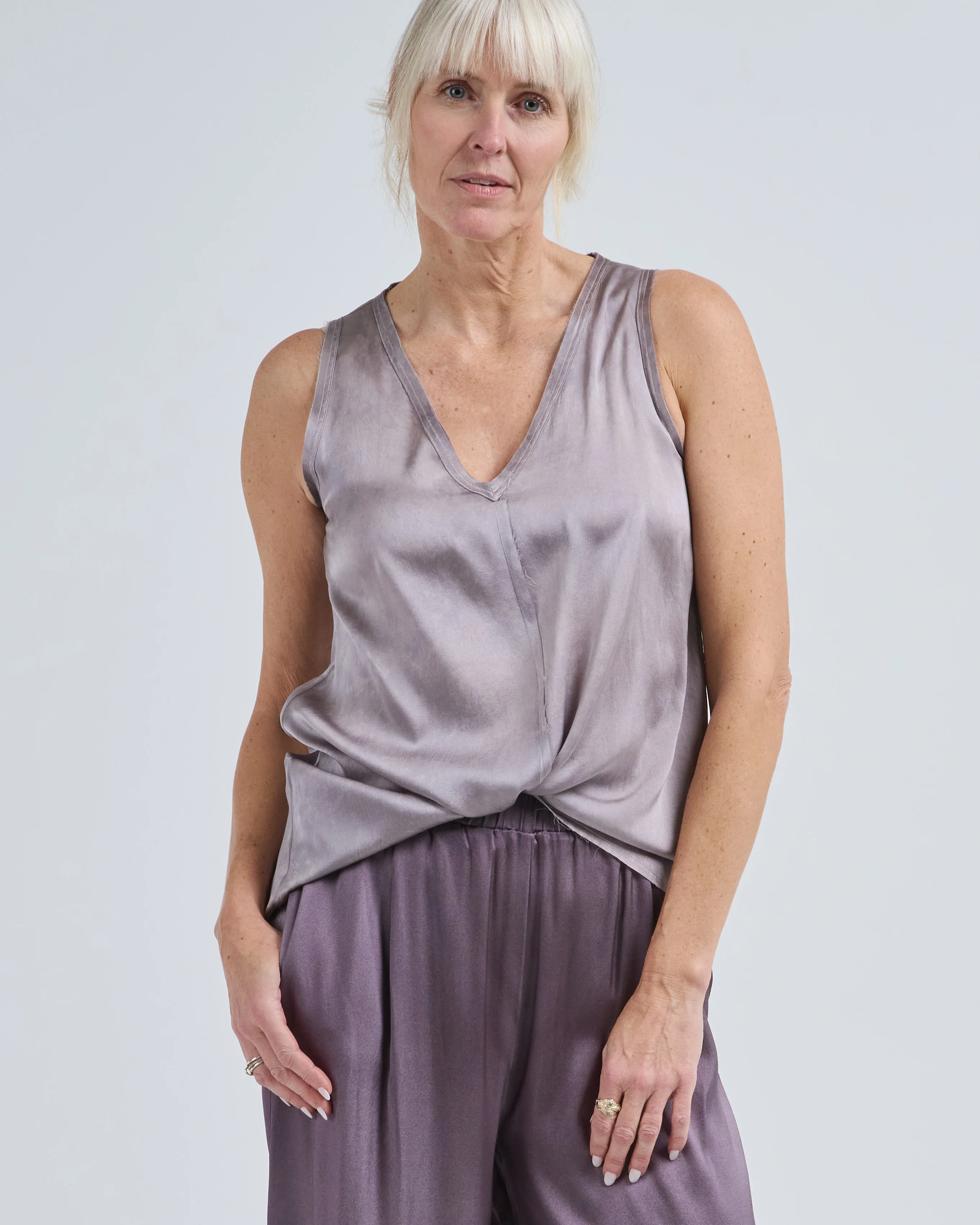 faded effect stretch patchwork silk v neck long tank top with raw cut - Image 3