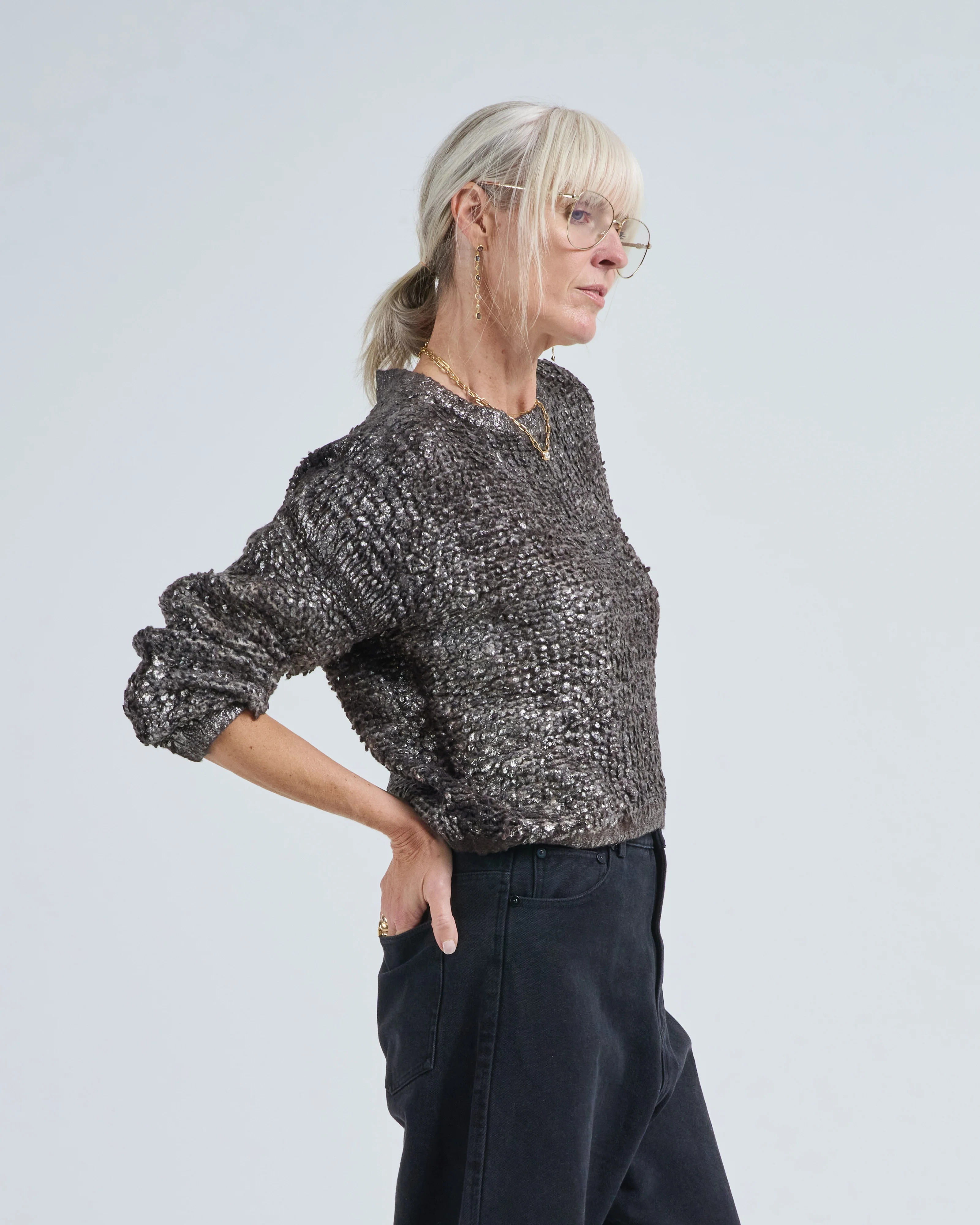hand painted round neck furry stitch pullover with lamination - Image 3