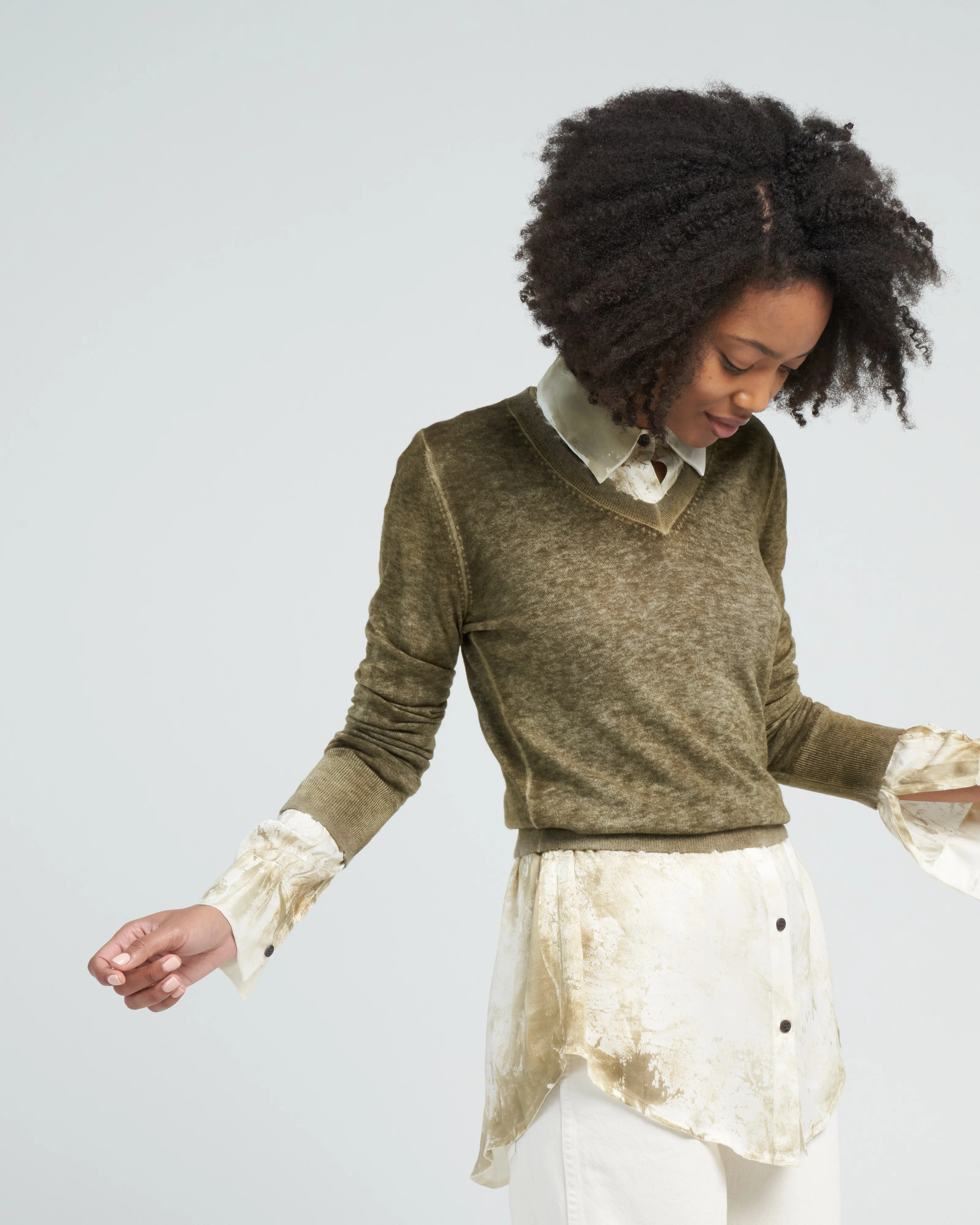hand painted ultralight cashmere wool v neck pullover - dark kaki - Image 4
