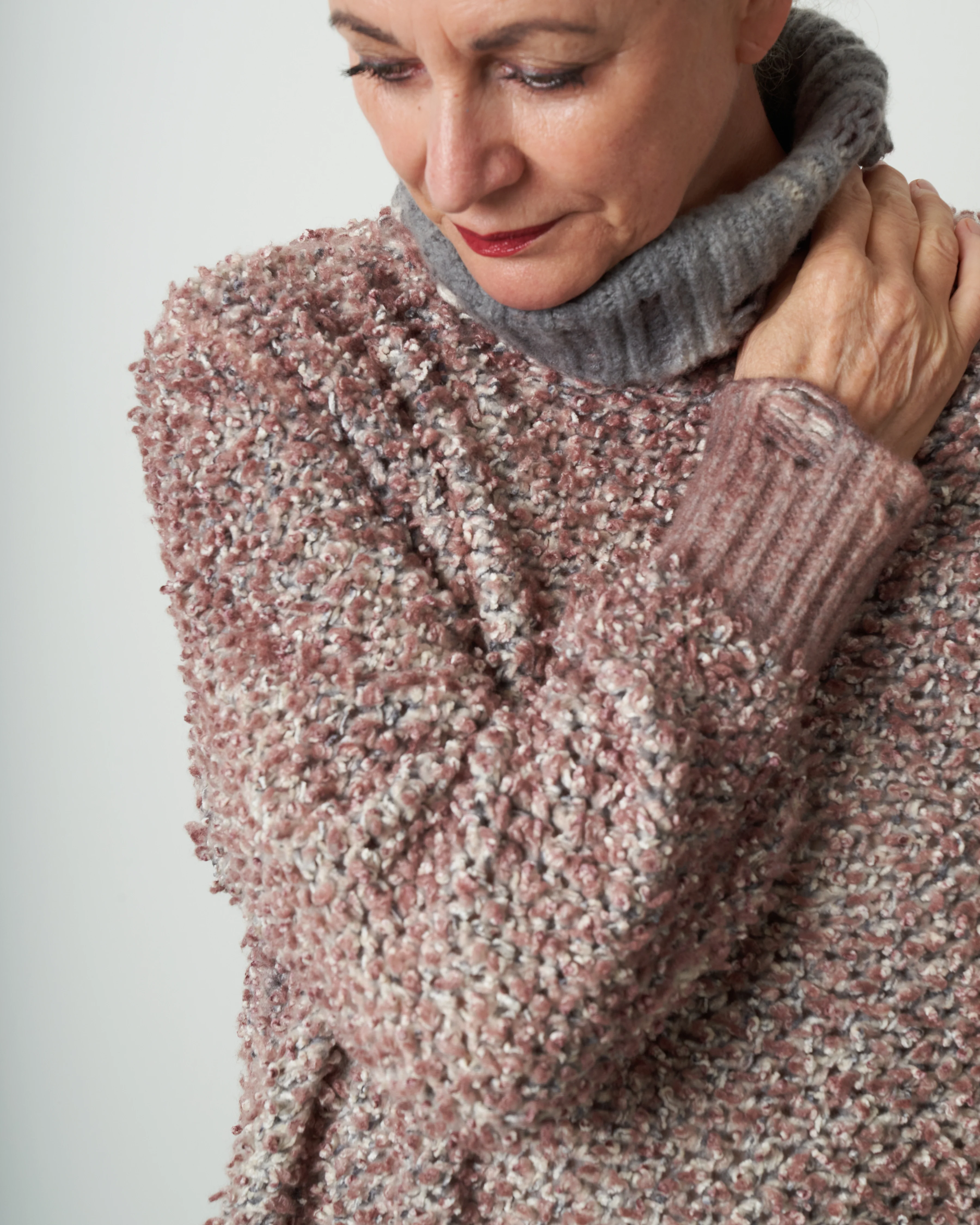 high neck chenille pullover with destroyed edges - satin - Image 4