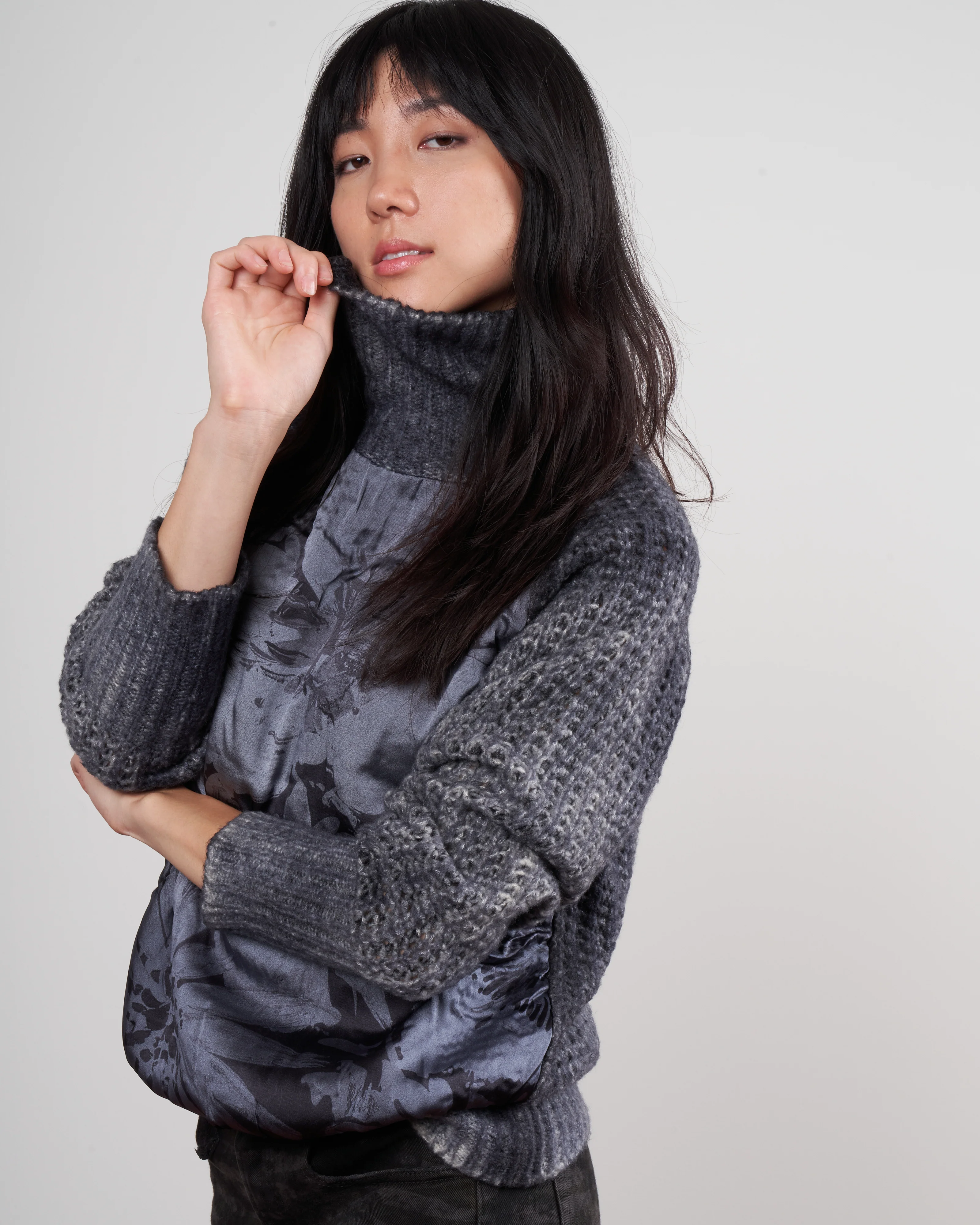 high neck pullover with front sunflowers silk - navy - Image 3