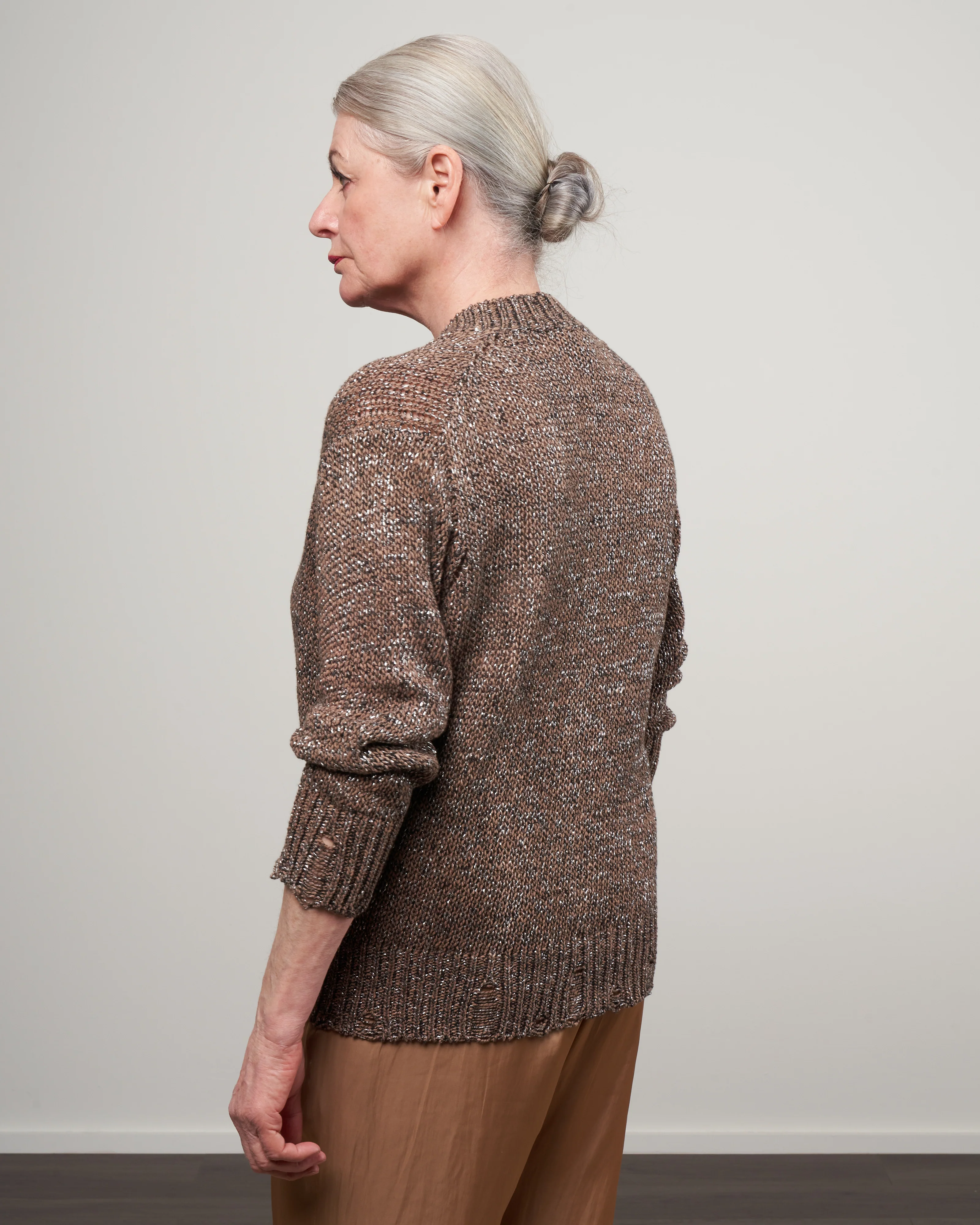 metallic moulino cotton v neck pullover - sughero - Image 3