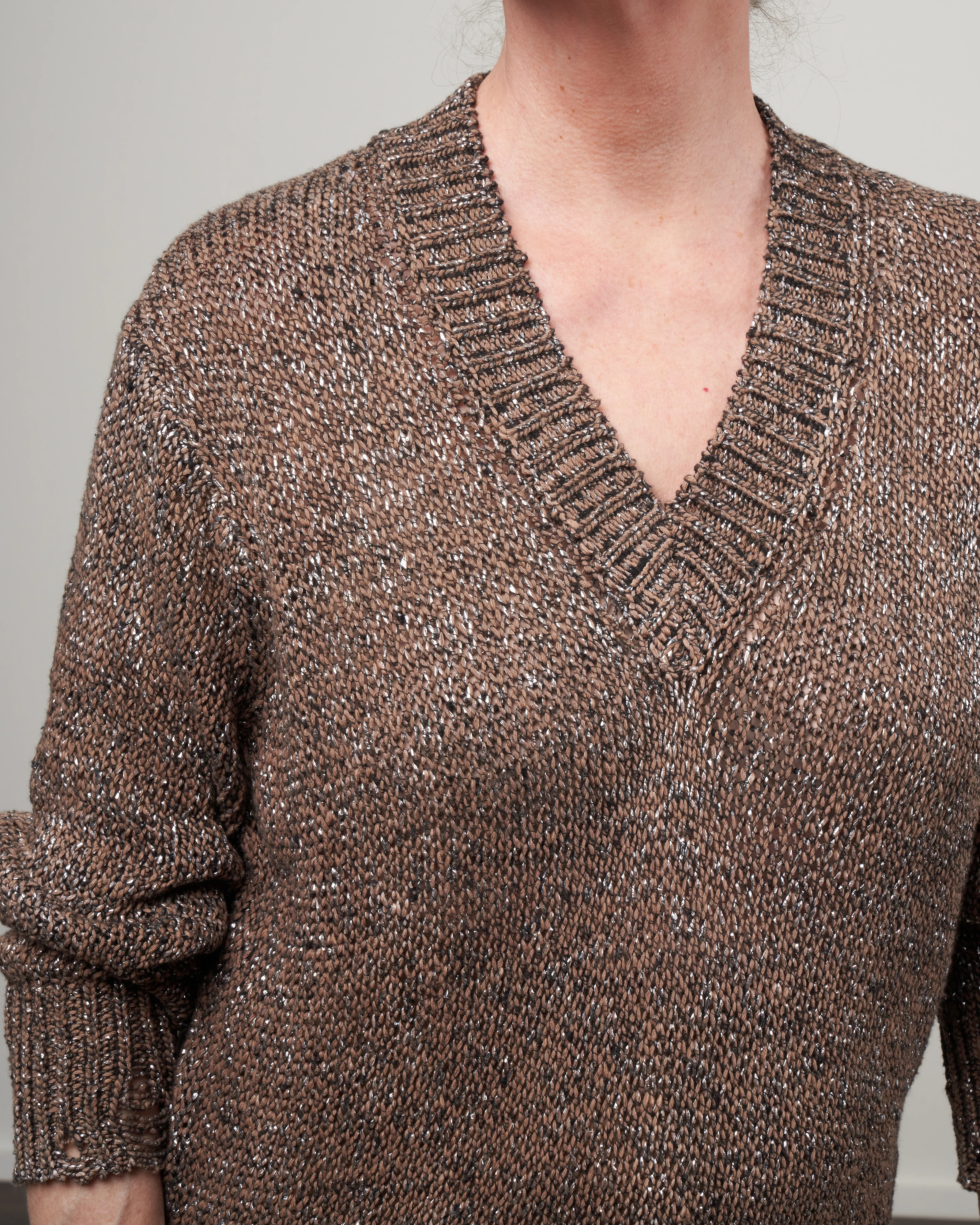 metallic moulino cotton v neck pullover - sughero - Image 5