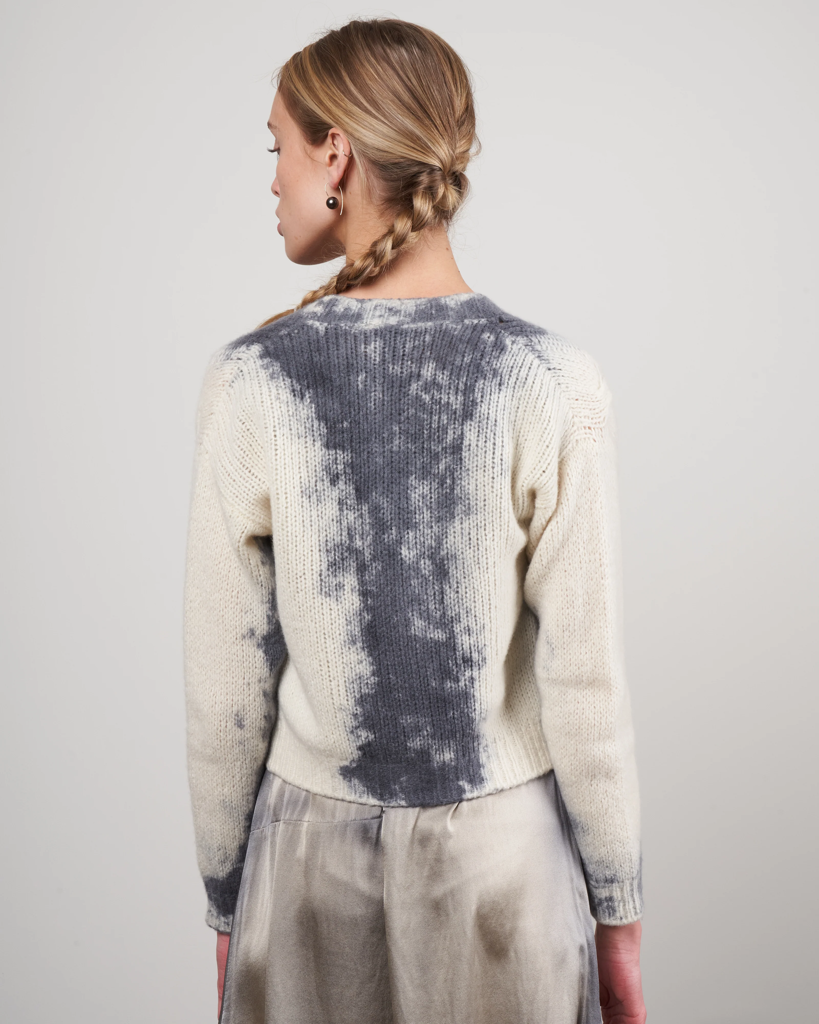 one color stain v neck cardigan with braids - ghiaccio - Image 4
