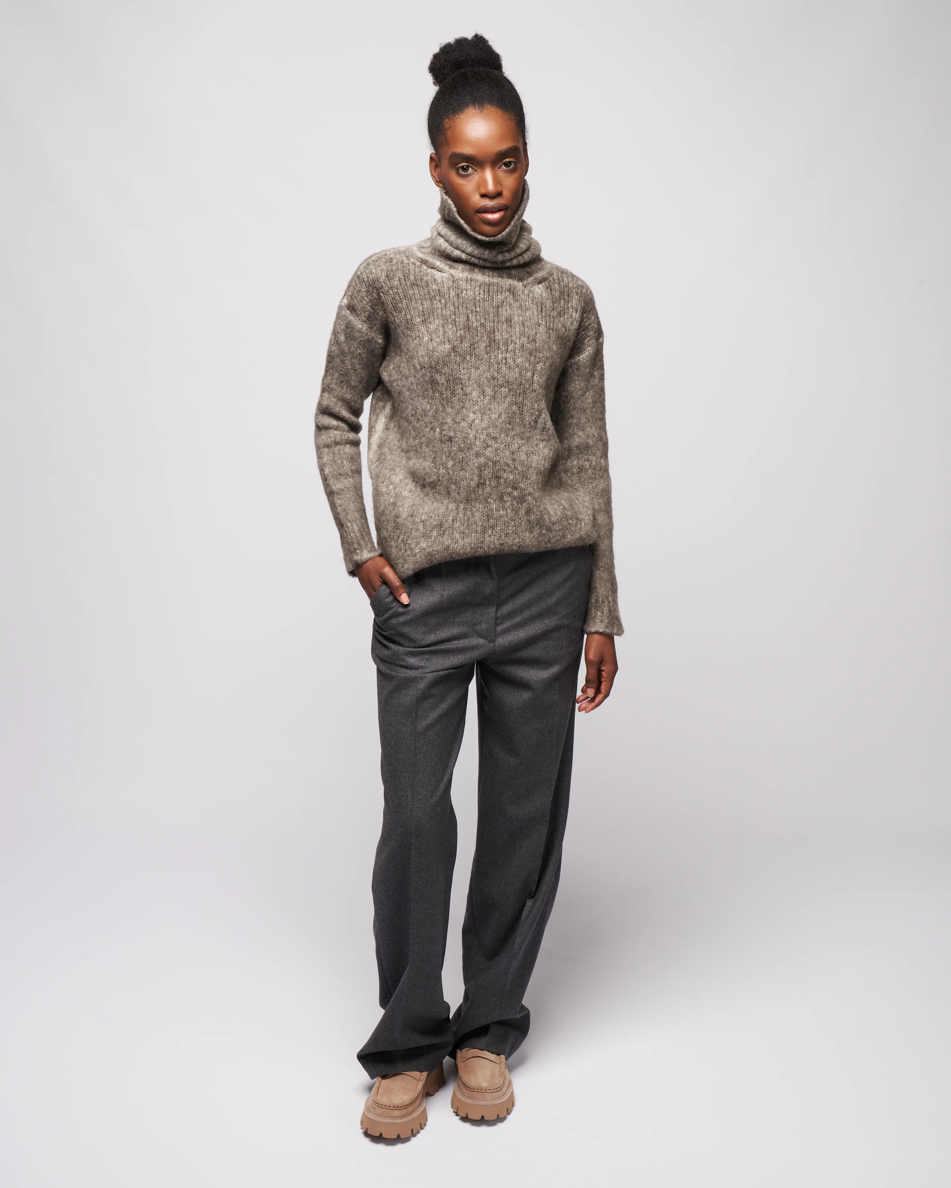 round neck brushed pullover in alpaca - taupe - Image 2