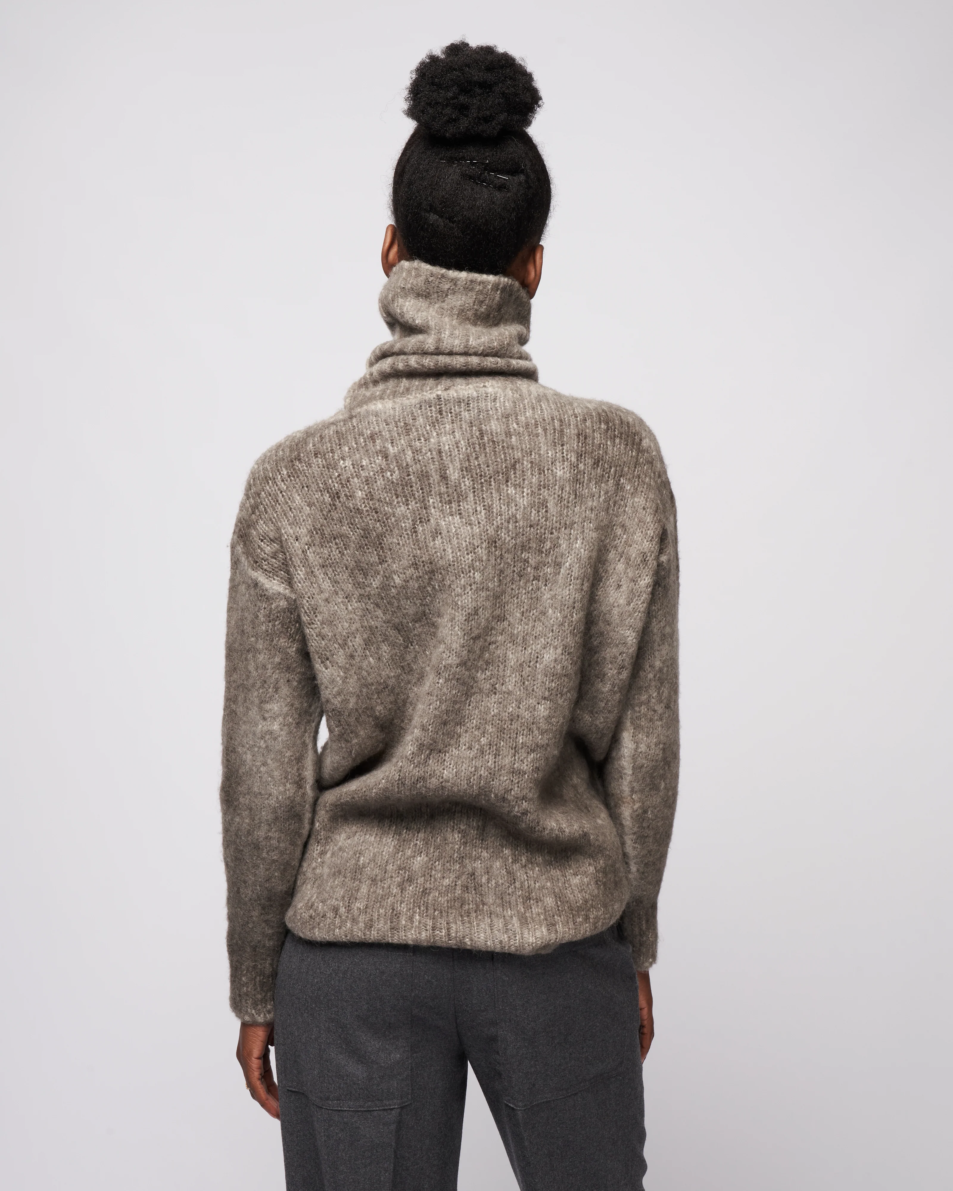 round neck brushed pullover in alpaca - taupe - Image 4