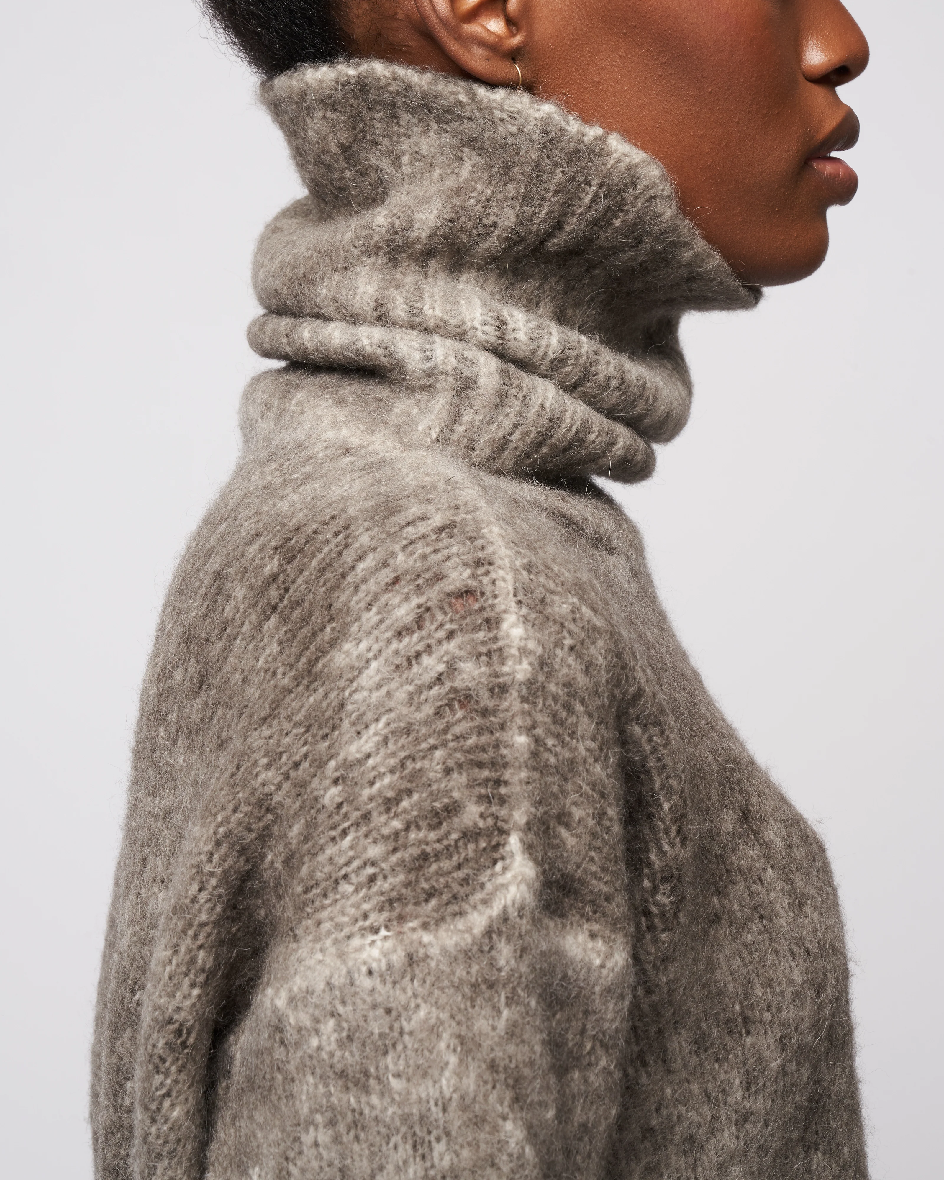 round neck brushed pullover in alpaca - taupe - Image 5