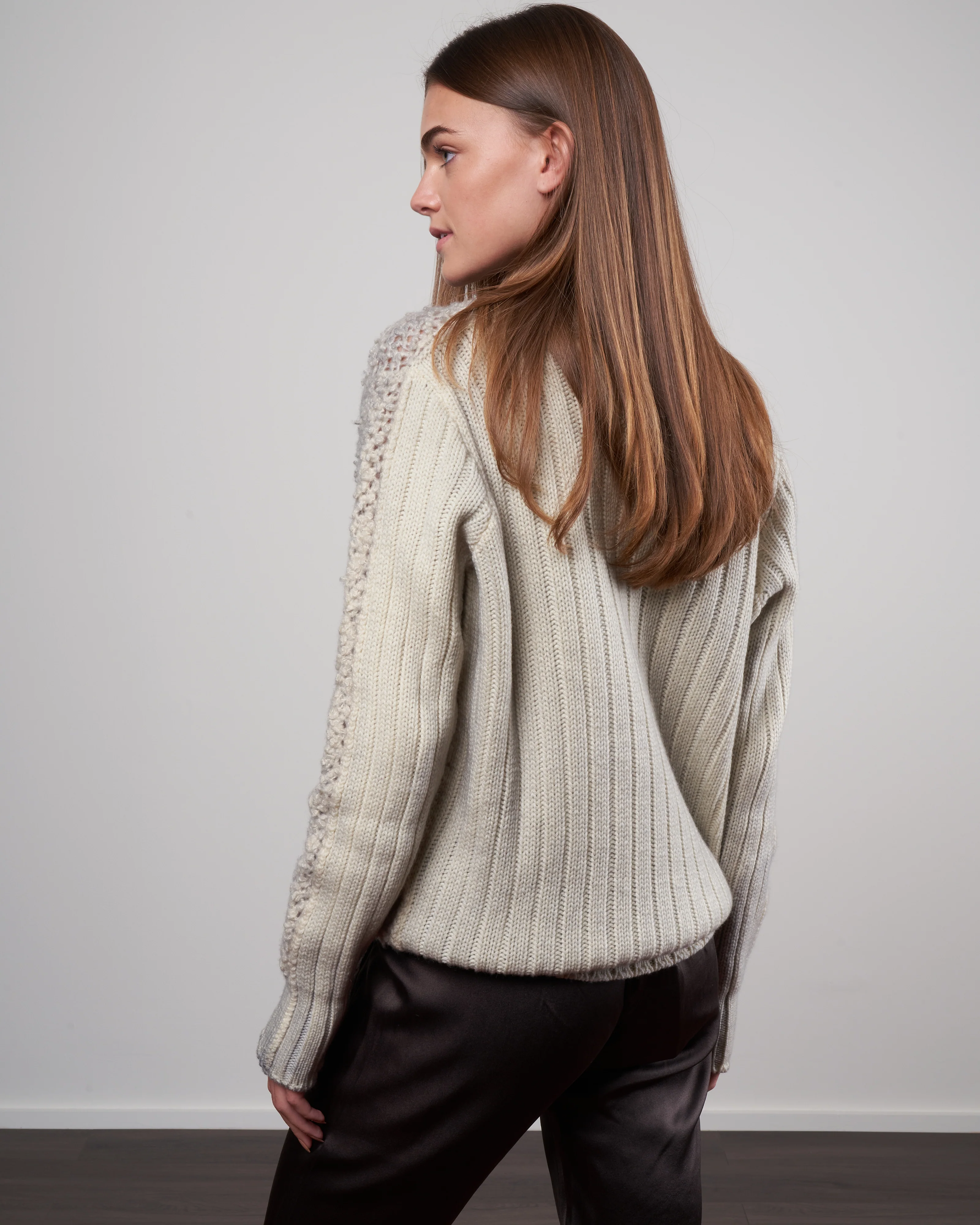 round neck fur stitch pullover with ribbed back - ghiaccio - Image 3