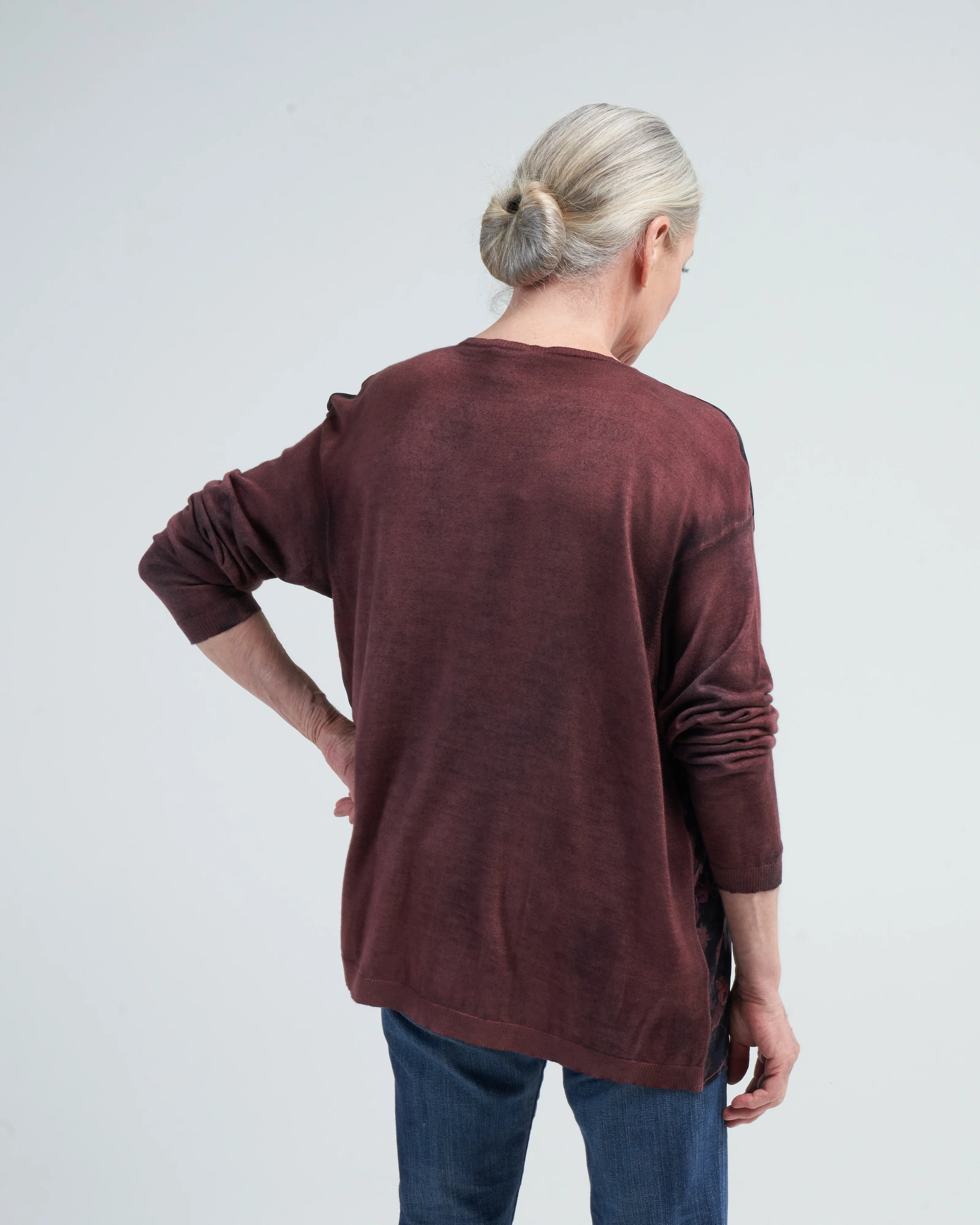 round neck pullover with dark flowers silk in front - n/henne - Image 4