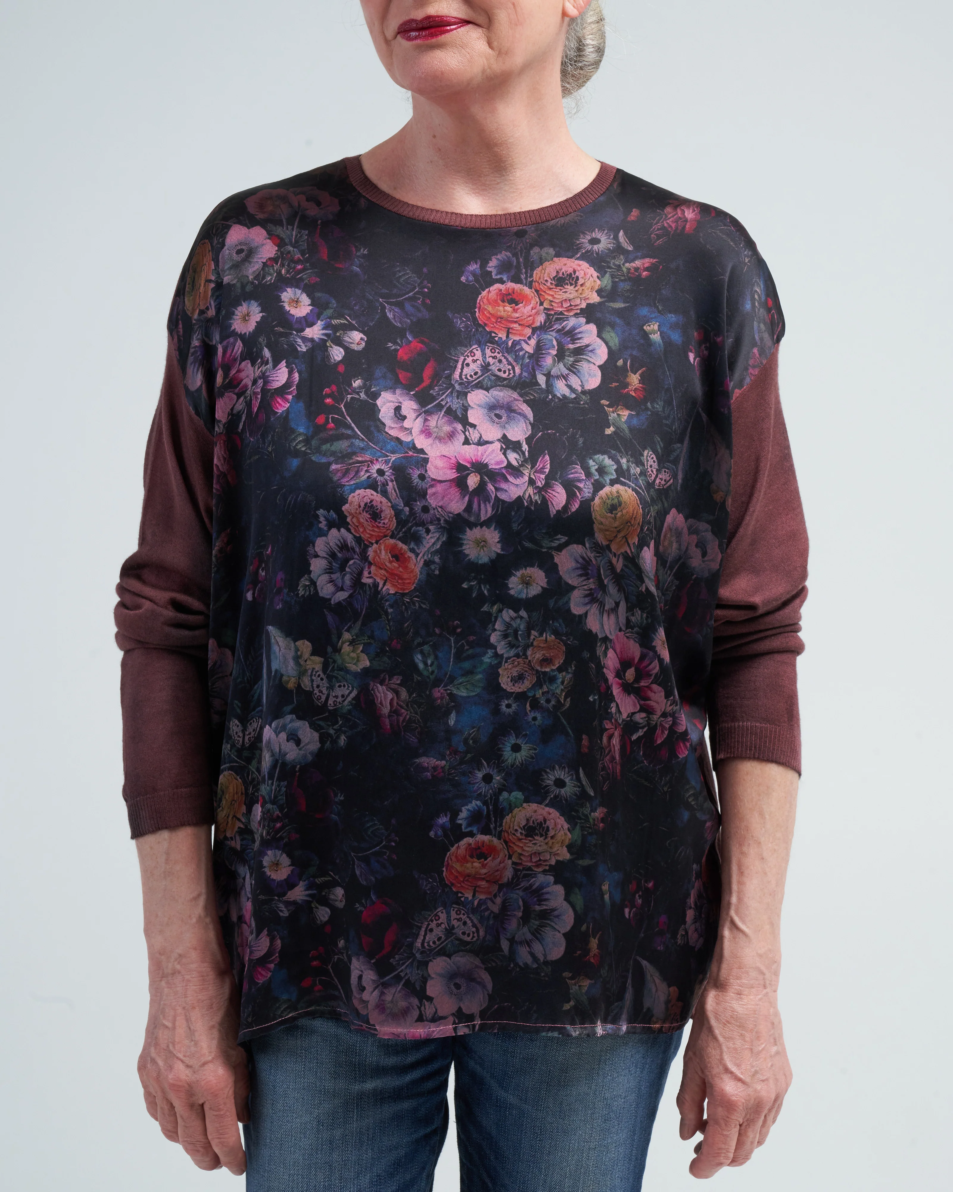 round neck pullover with dark flowers silk in front - n/henne - Image 5