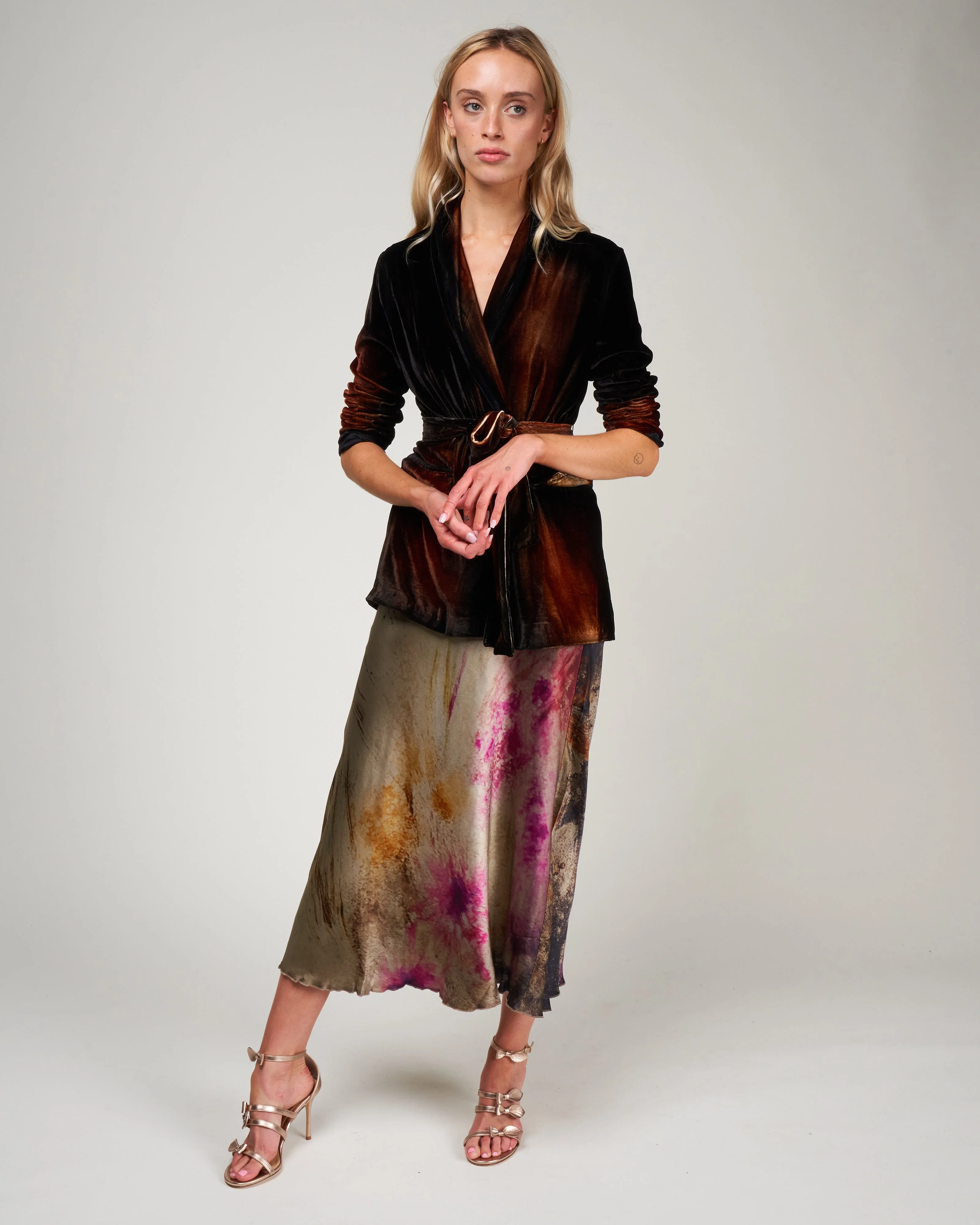 stretch velvet jacket with shadows and belt - cioccolato - Image 2