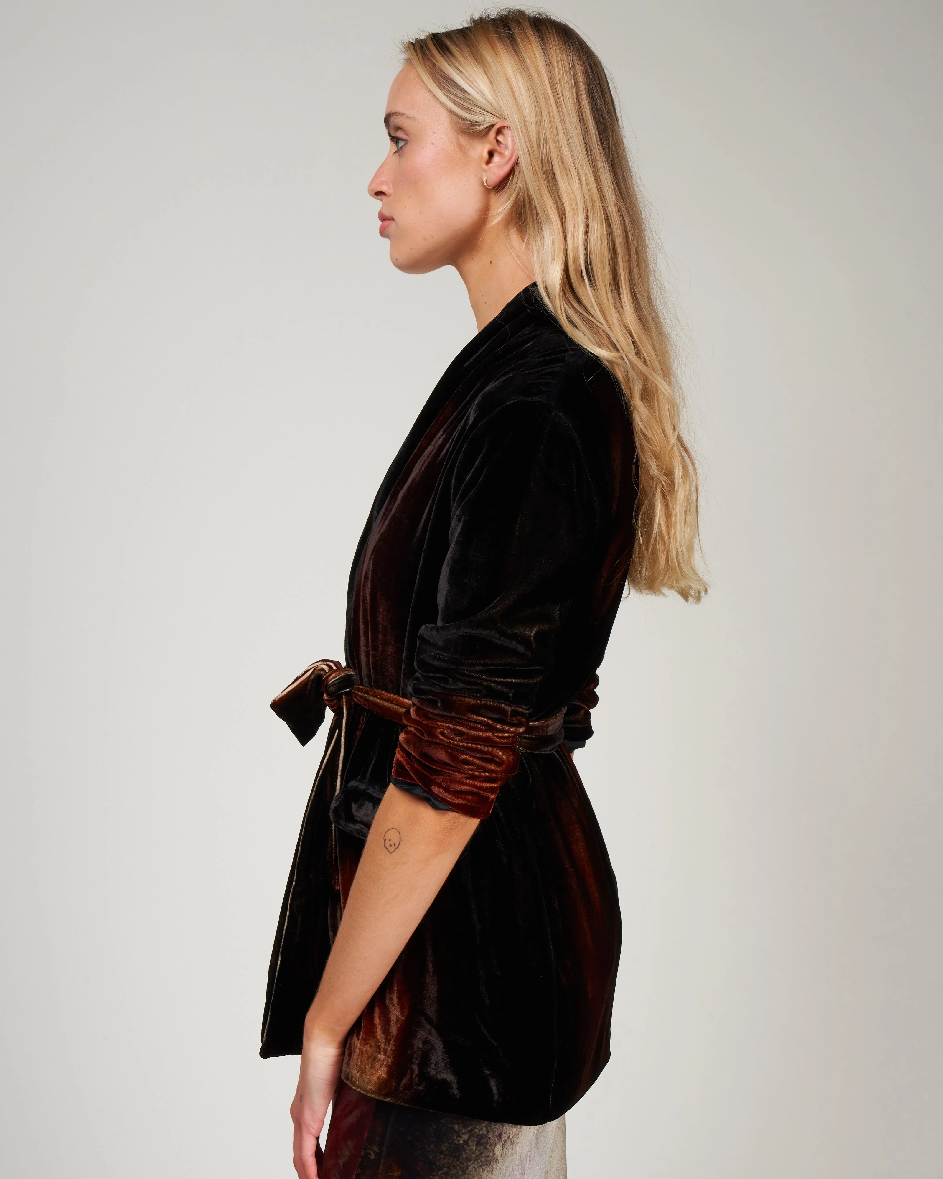 stretch velvet jacket with shadows and belt - cioccolato - Image 3
