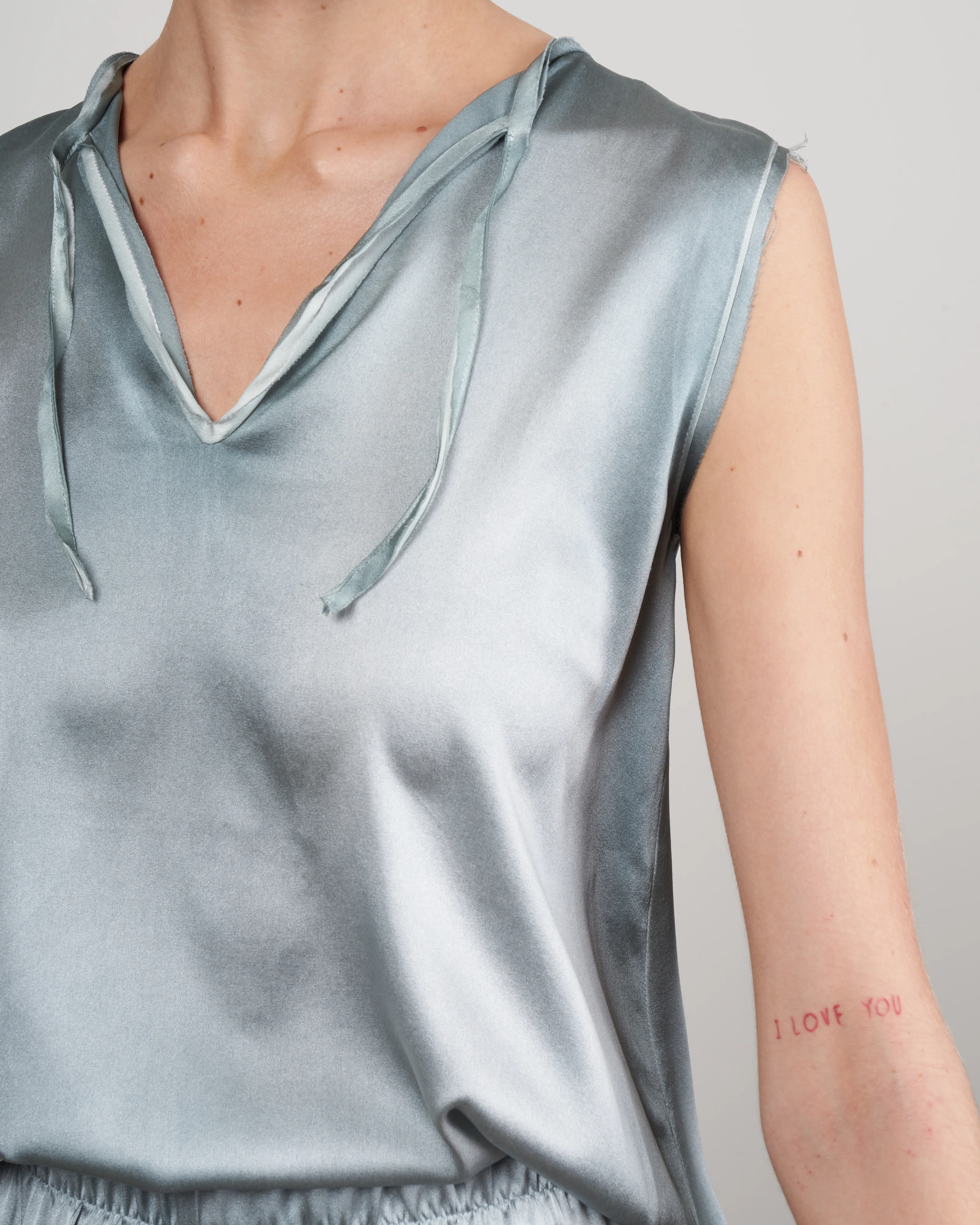 v neck top in silk - rio - Image 5