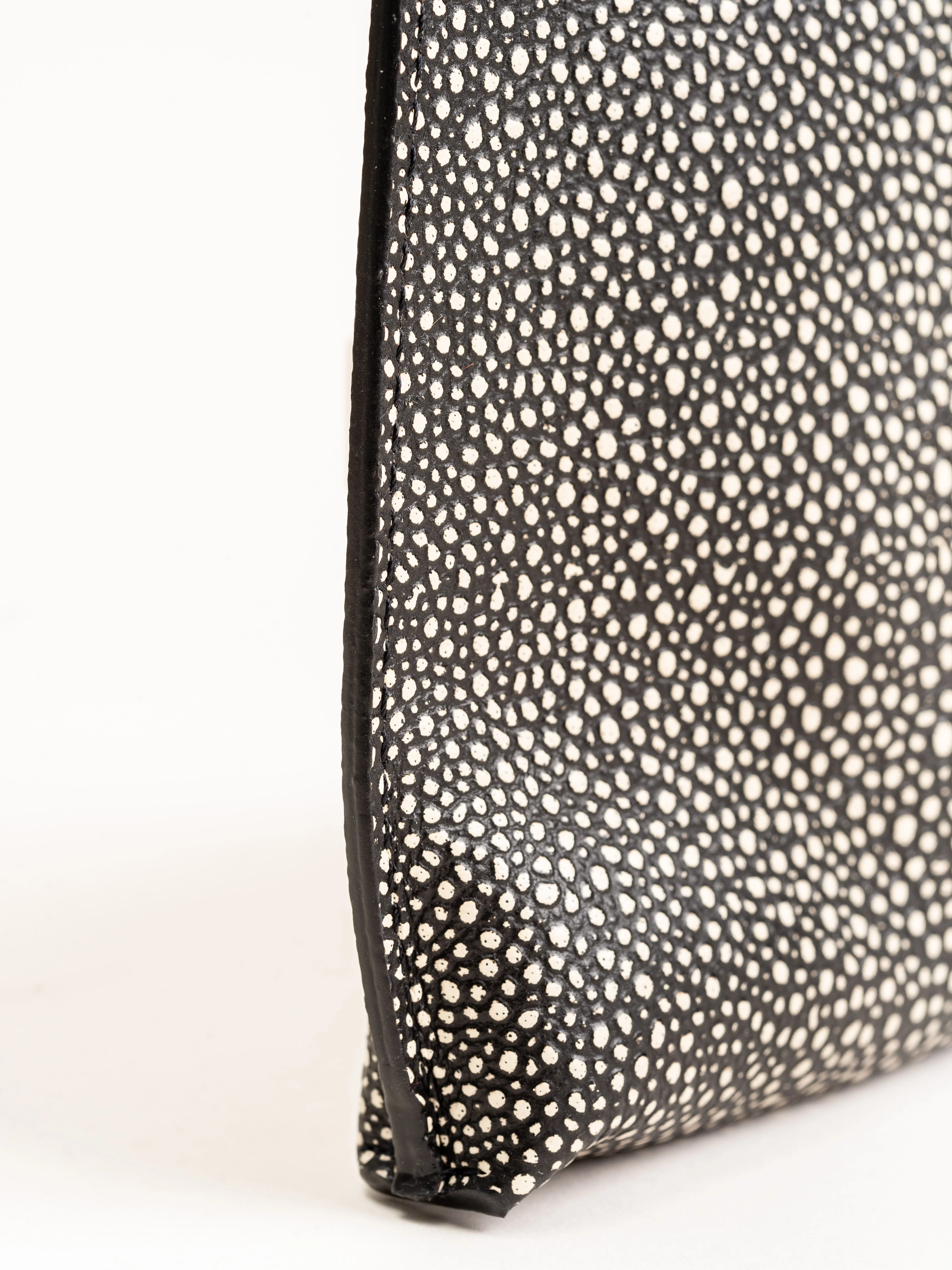 cell pouch - black shagreen - Image 3