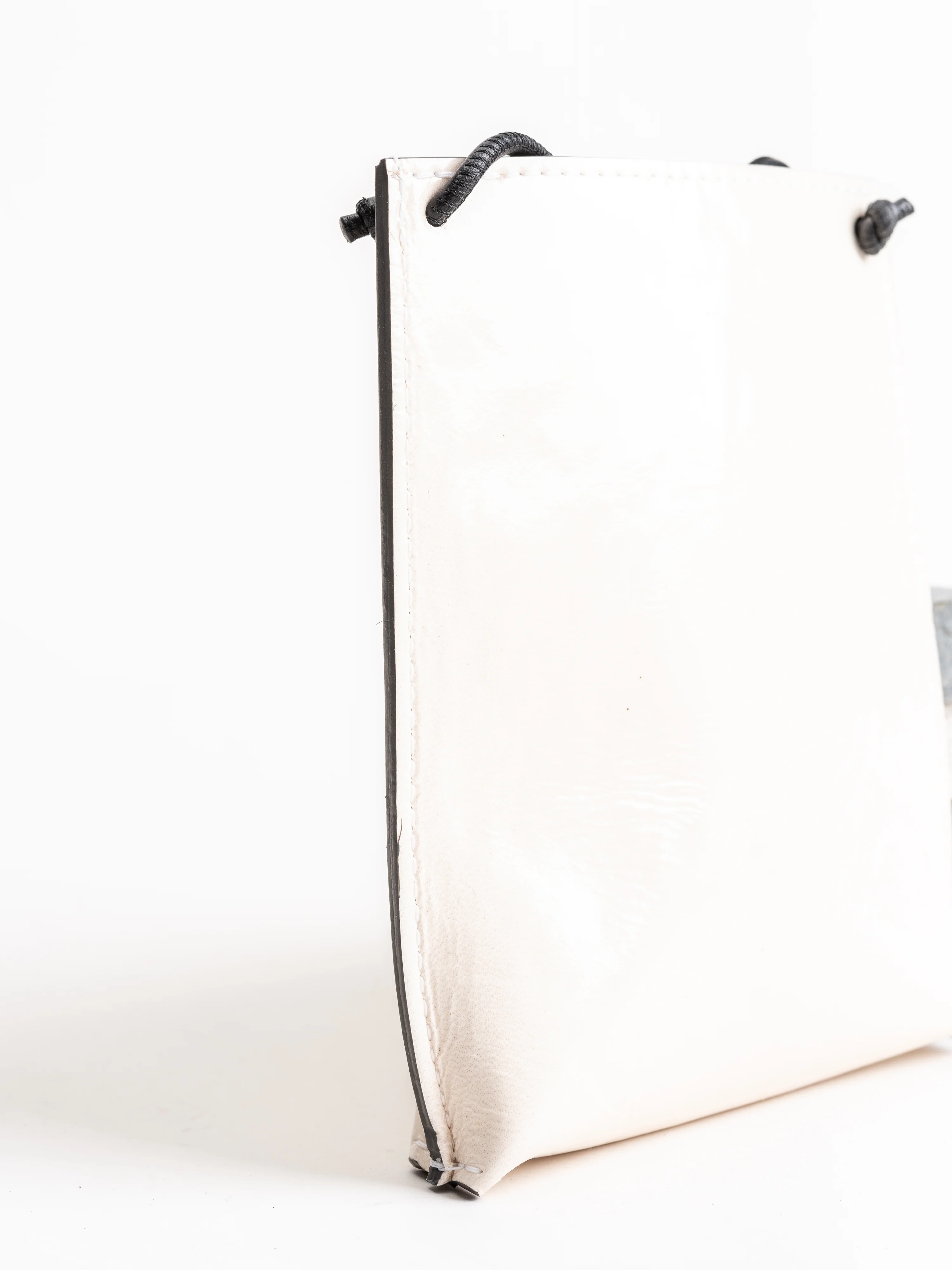 cell pouch - cream patent - Image 2