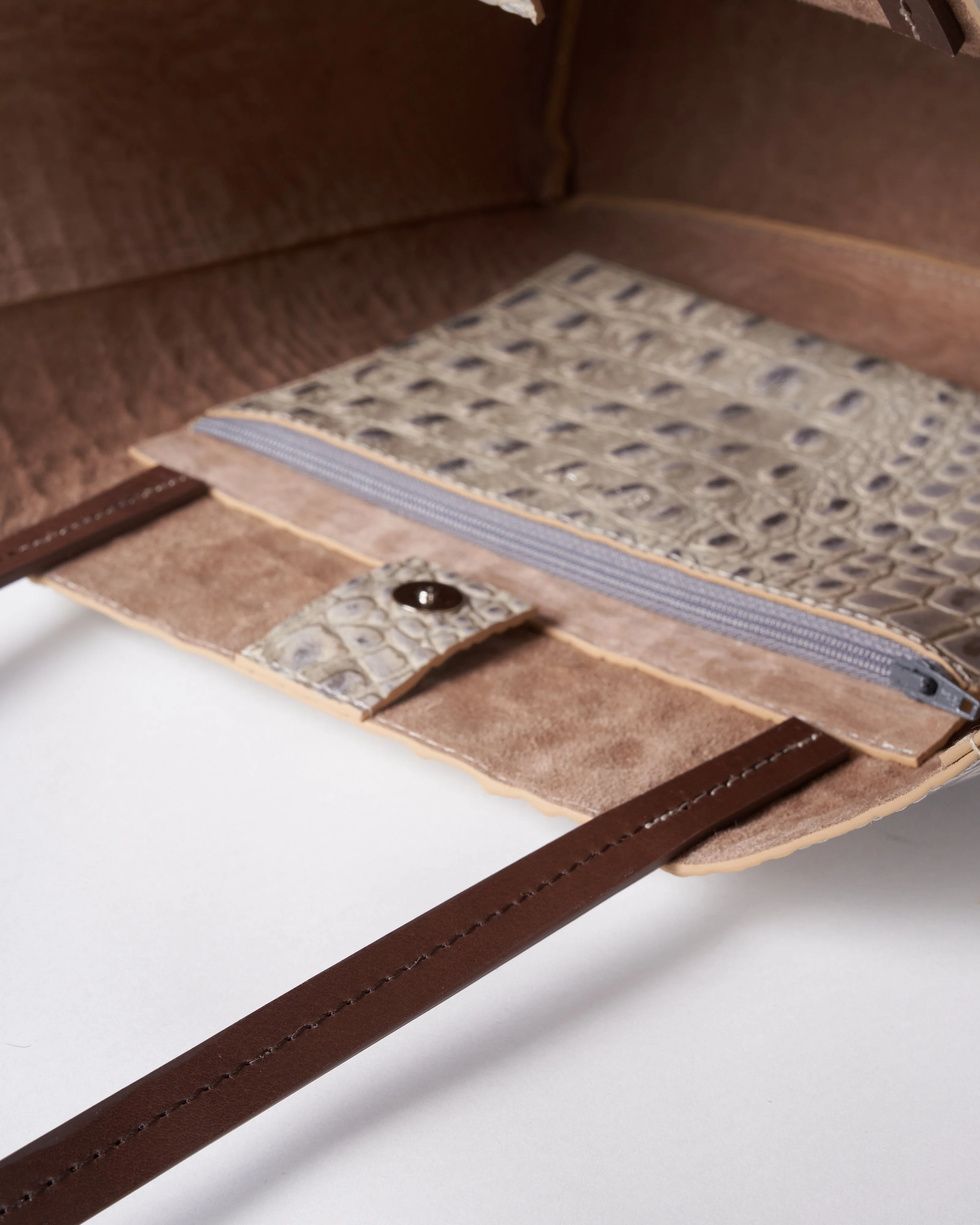 front pocket tote - platinum stone - Image 4