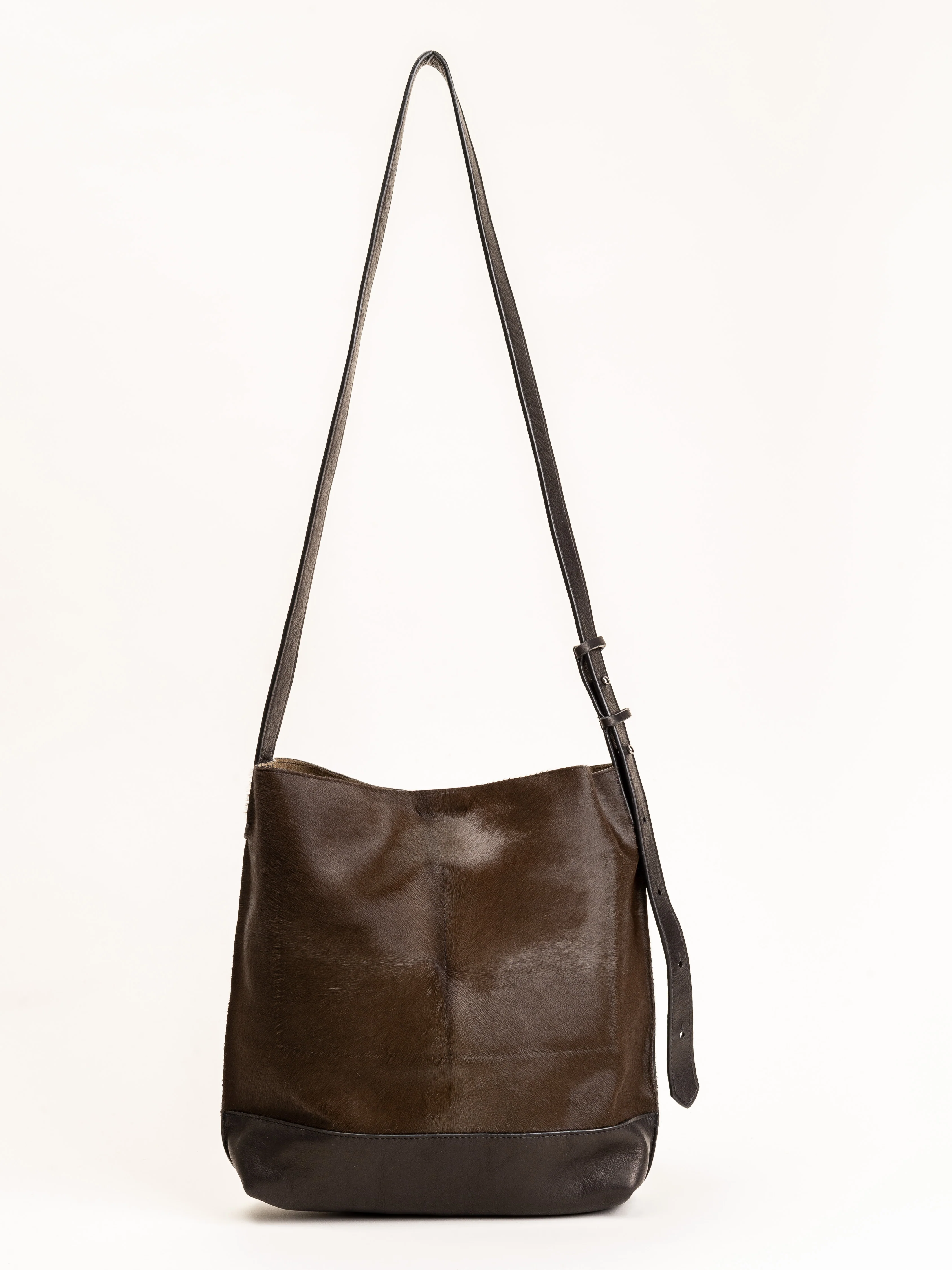 medium bucket messenger bag - olive hair on calf - Image 2