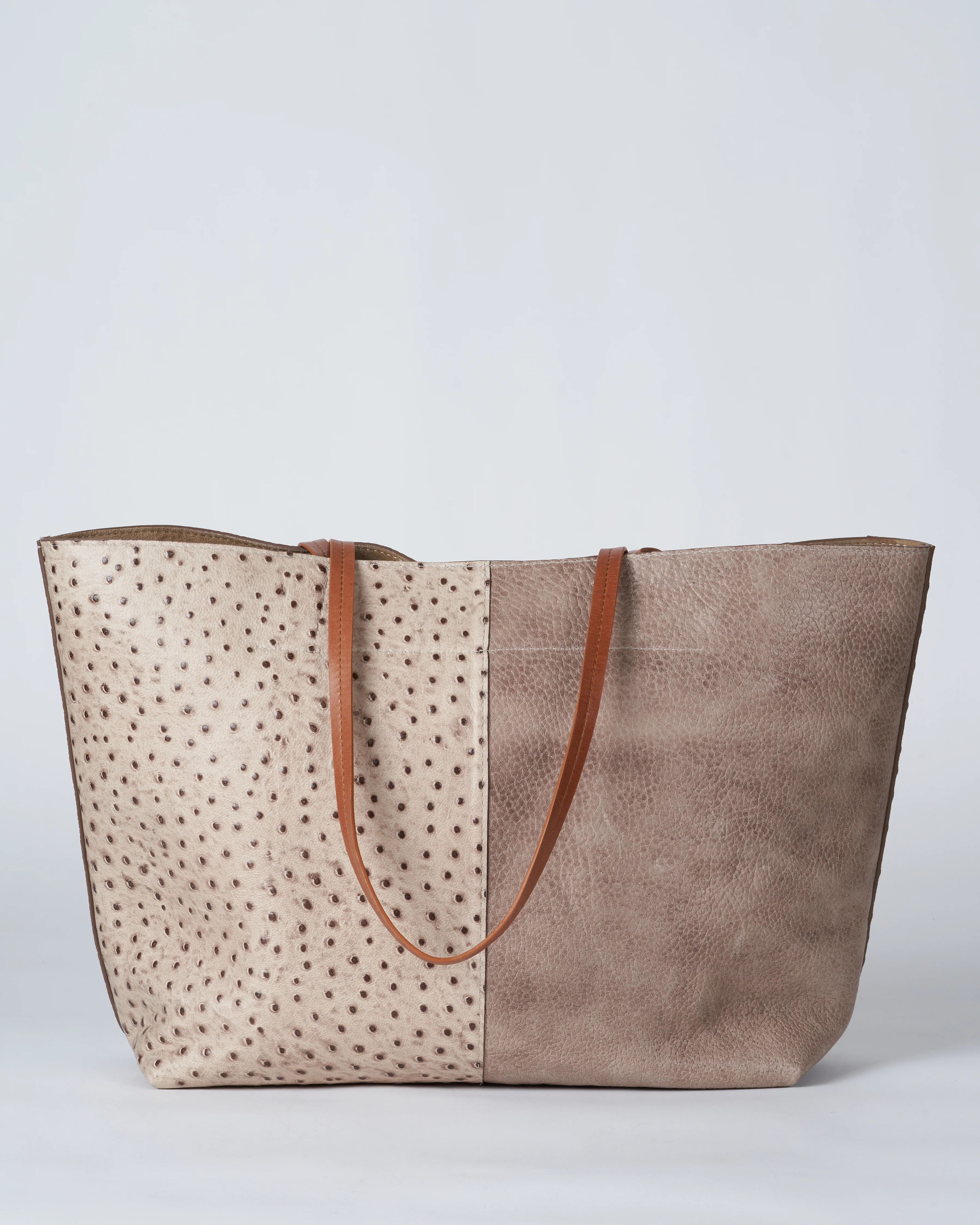 medium essential bag - 2 tone sandstone suede/ ostrich - Image 2