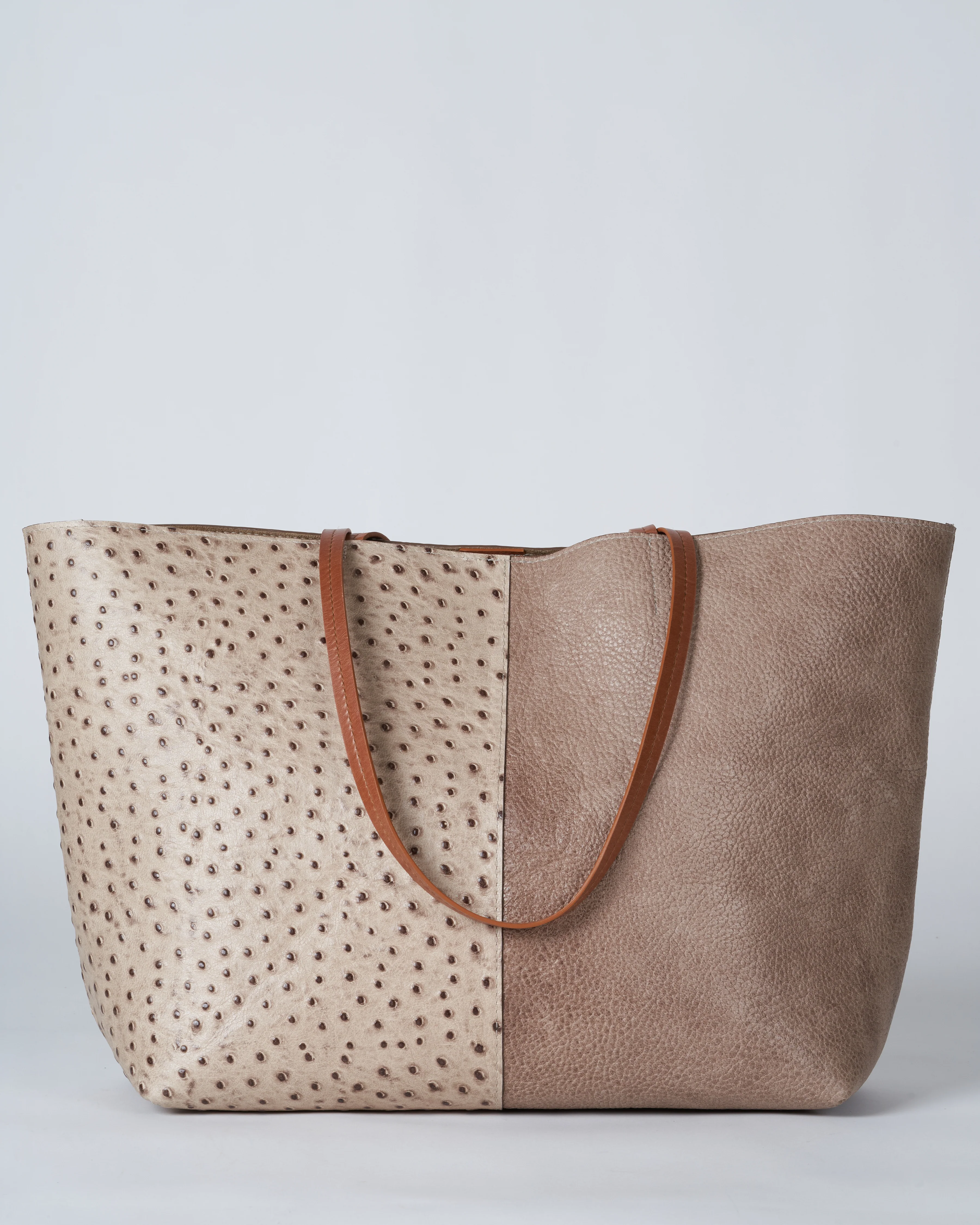 medium essential bag - 2 tone sandstone suede/ ostrich - Image 3