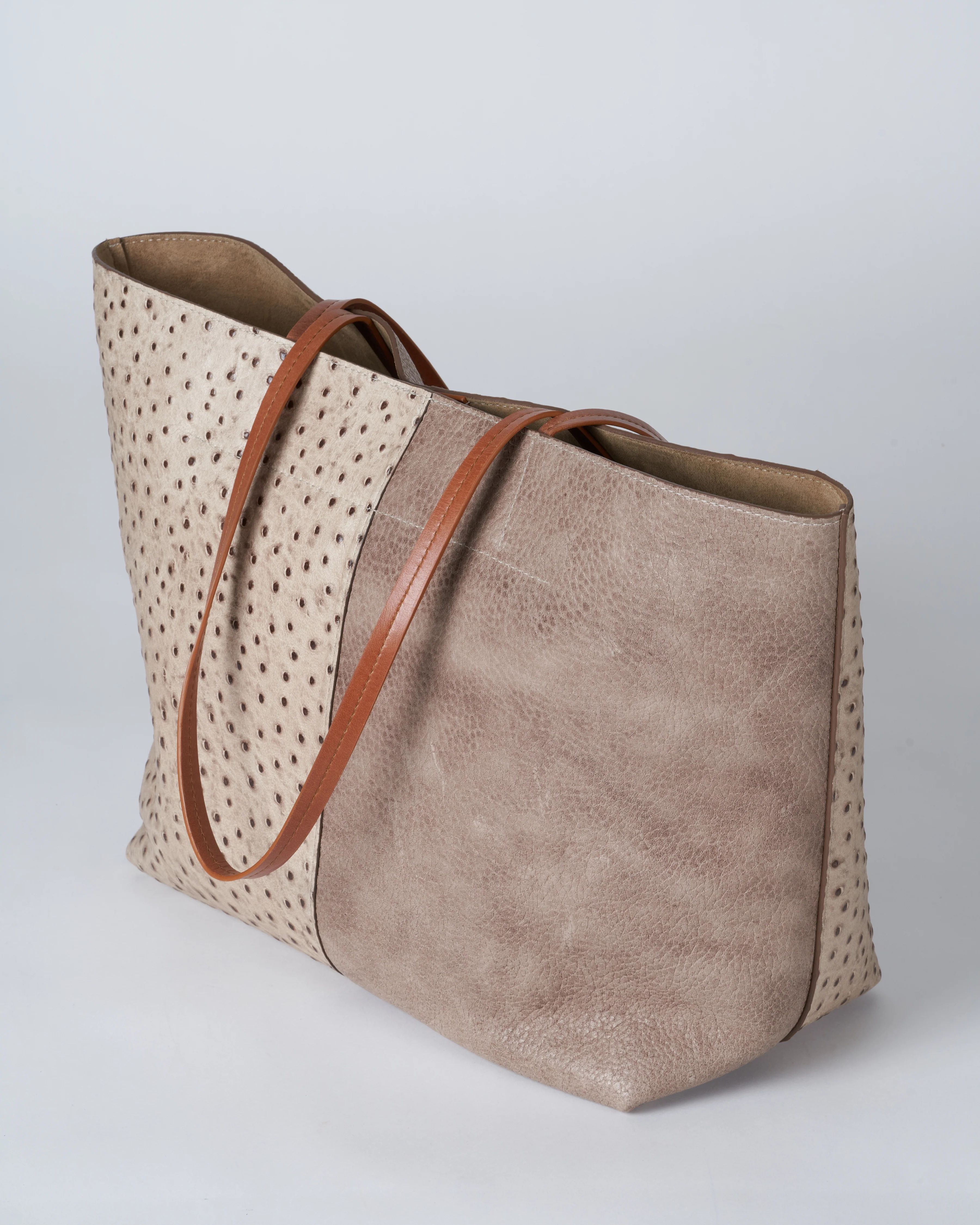 medium essential bag - 2 tone sandstone suede/ ostrich - Image 4