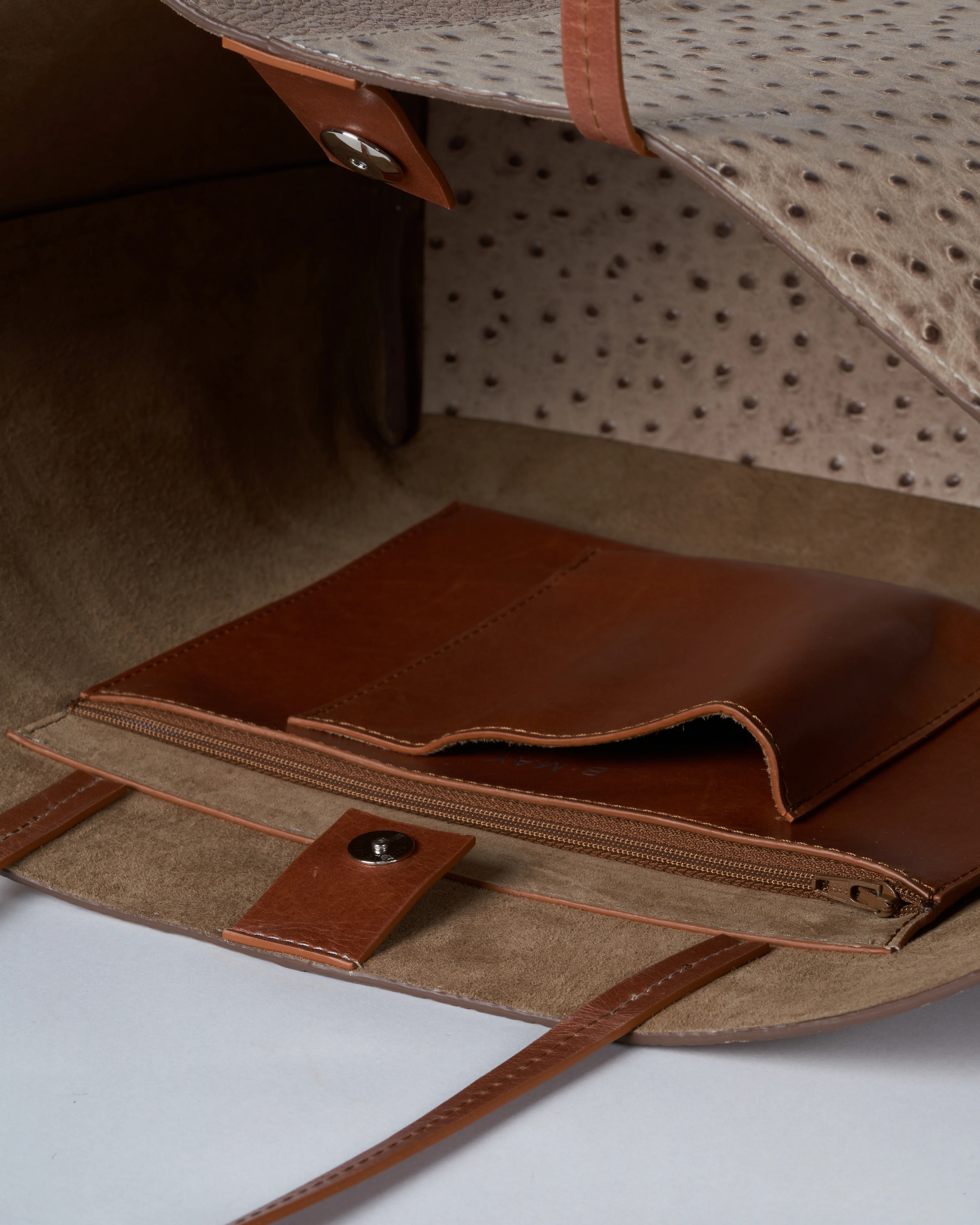 medium essential bag - 2 tone sandstone suede/ ostrich - Image 5