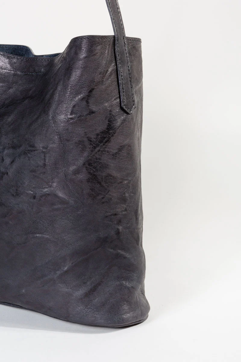 sheepskin bucket bag - navy - Image 4