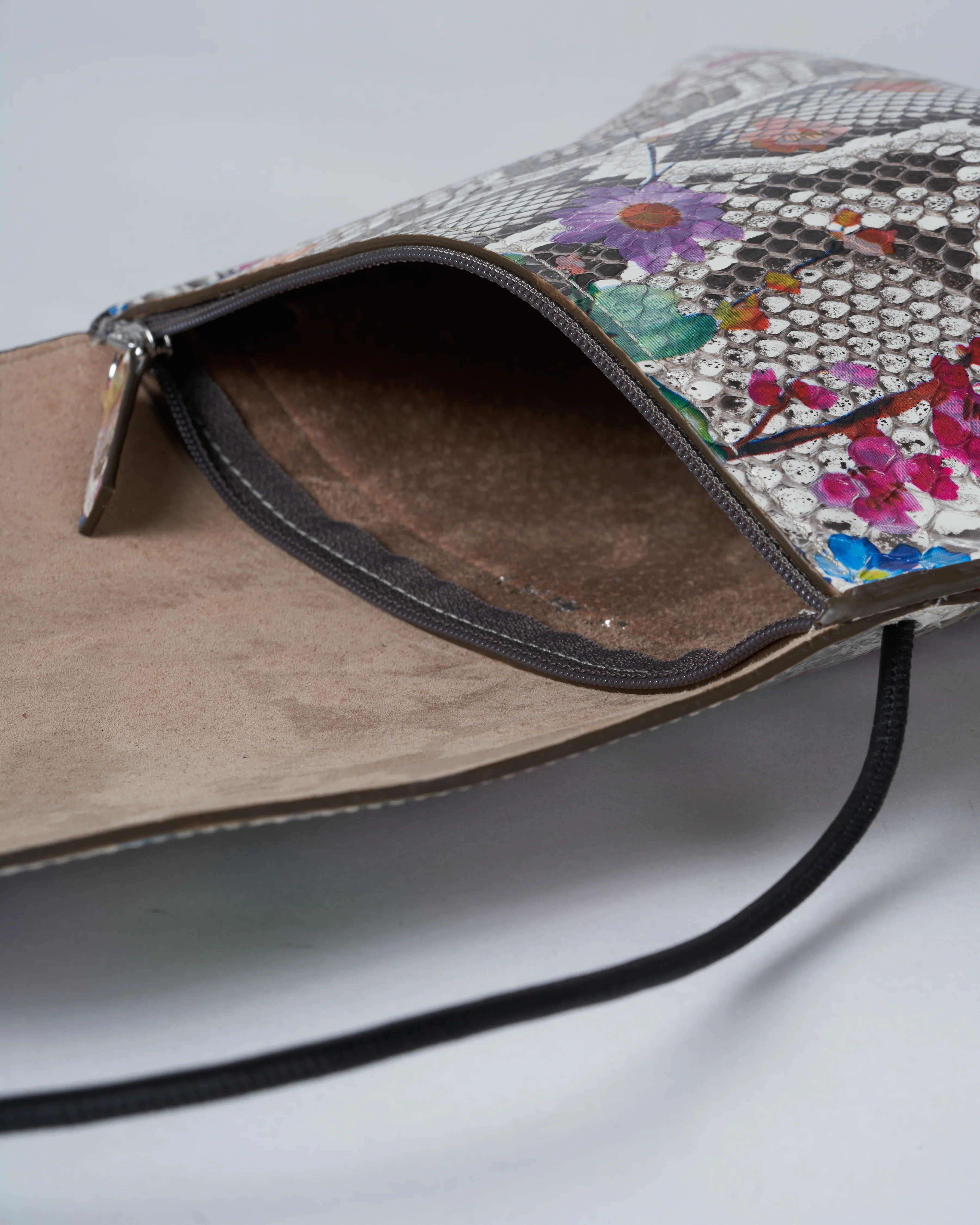 strappy foldover - floral python - Image 5