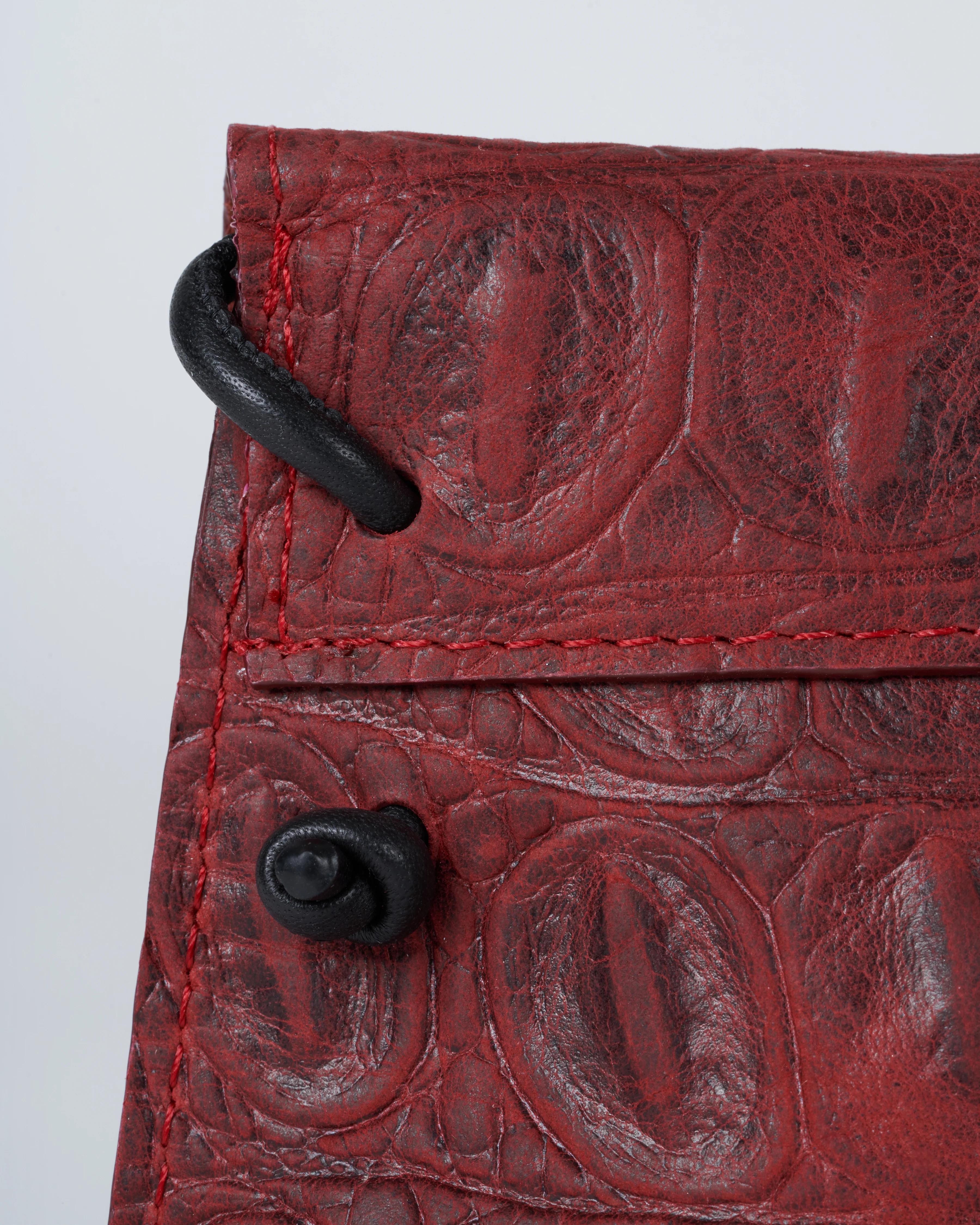 strappy foldover - red gator - Image 4