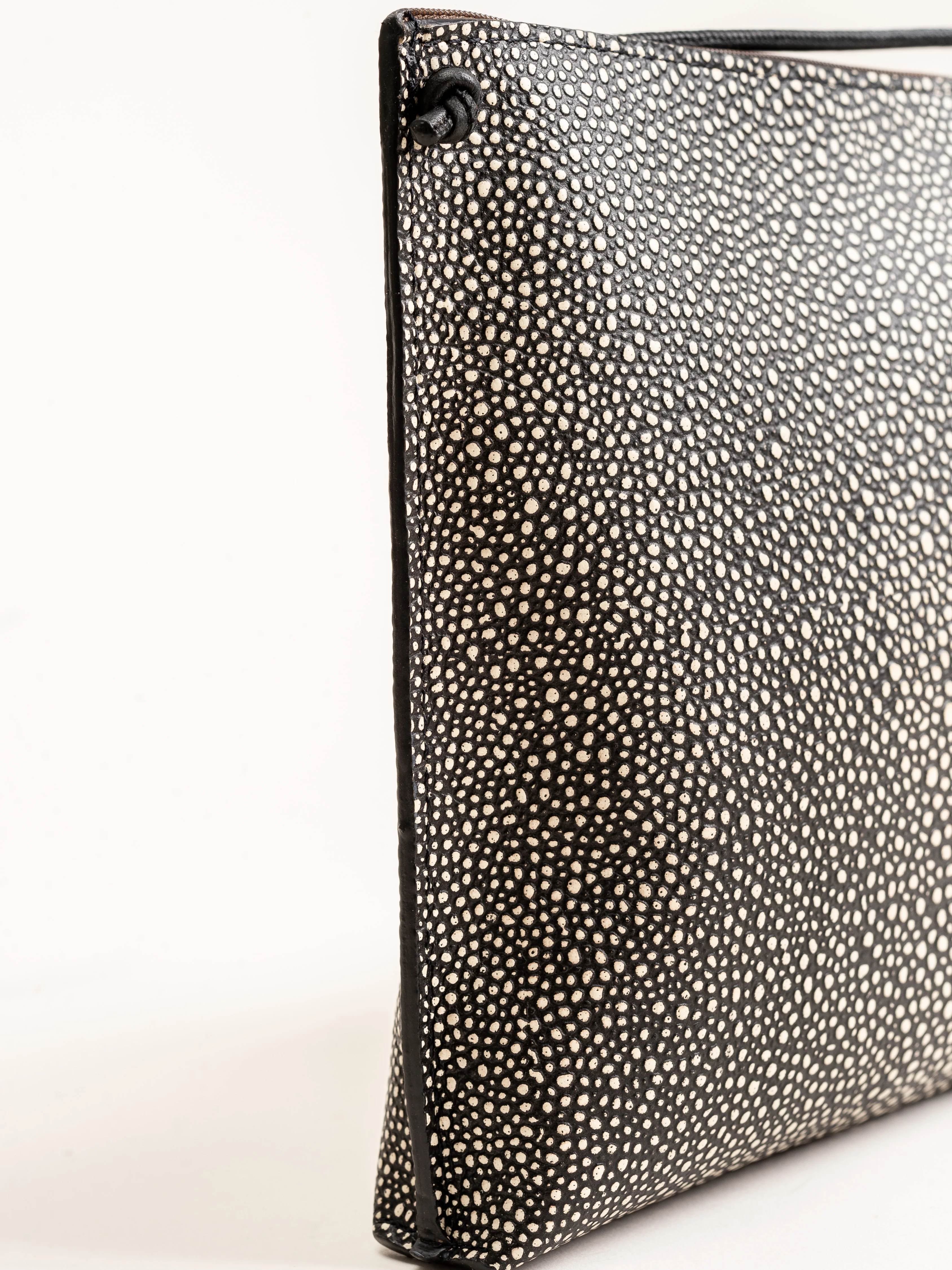 strappy pouch - black shagreen - Image 3