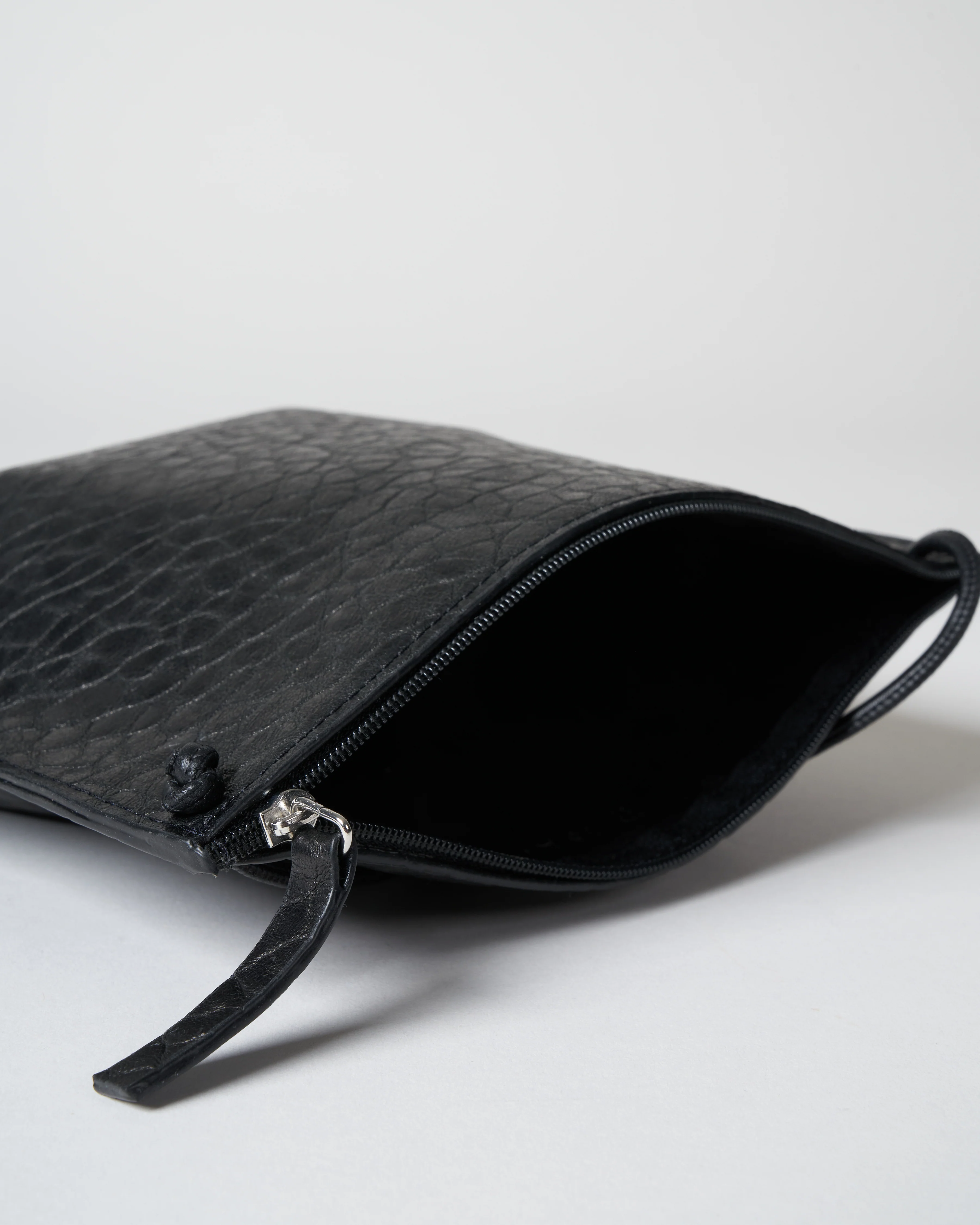 strappy pouch - licorice pebble - Image 4