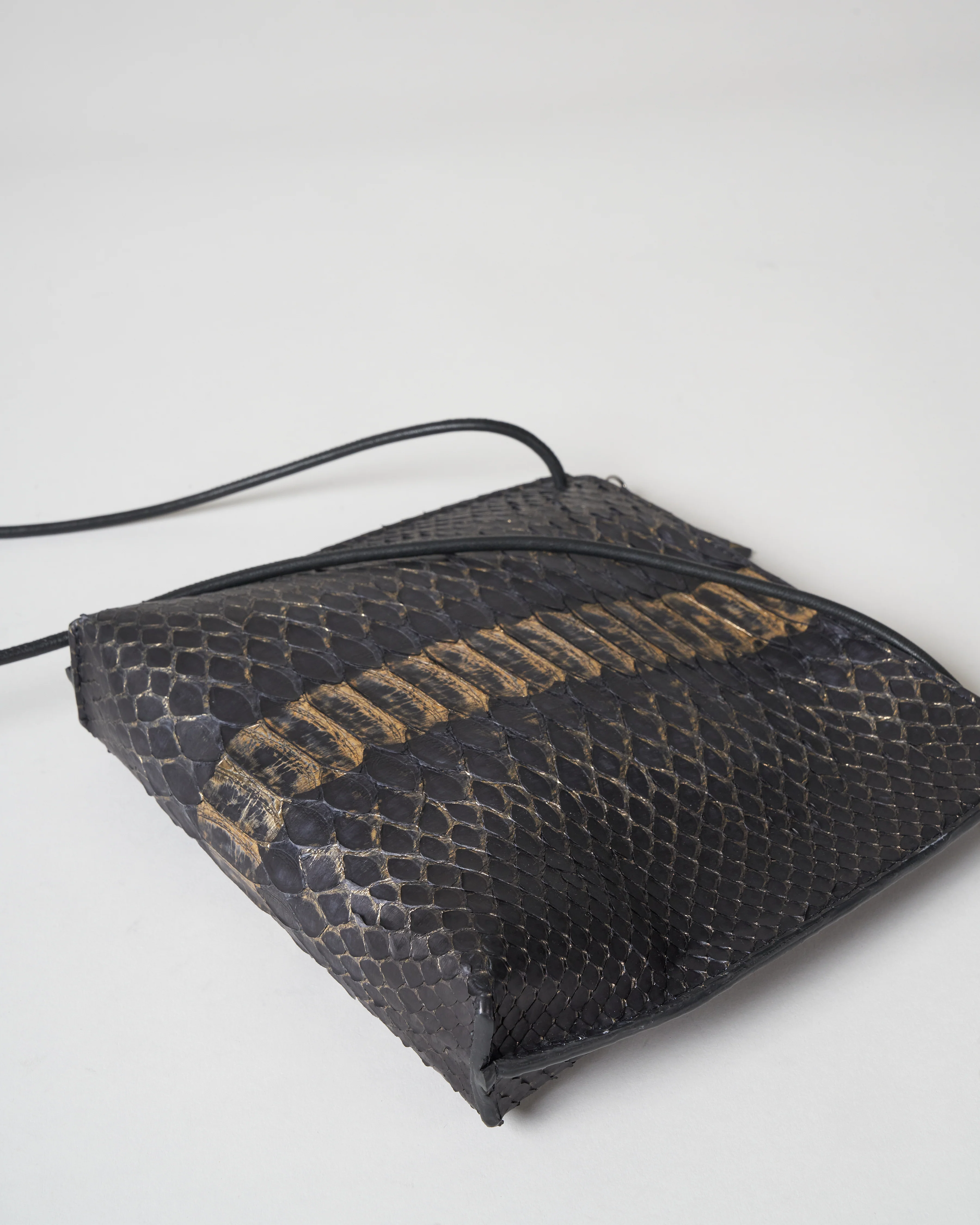 strappy pouch - nimbus python - Image 3