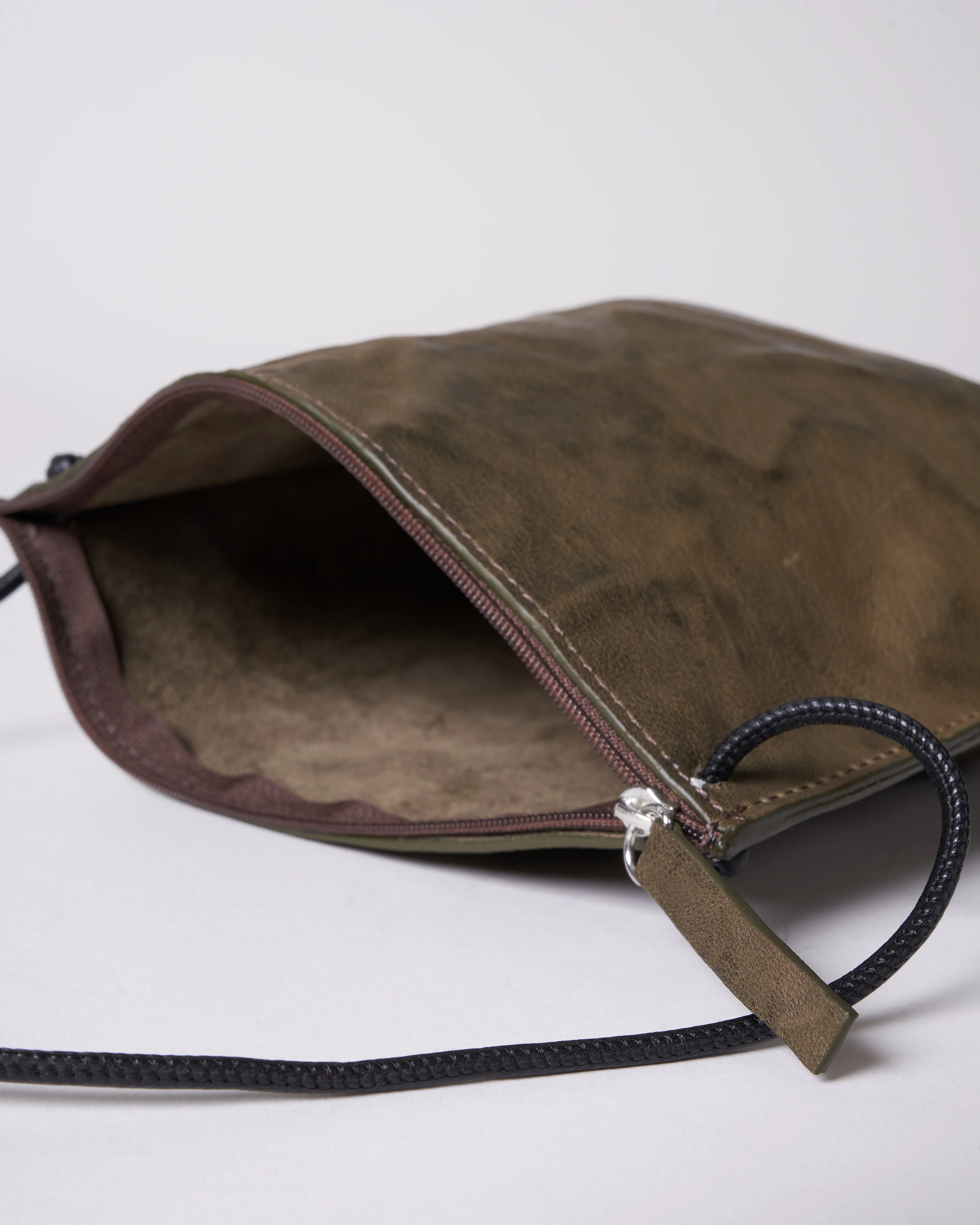 strappy pouch - olive rumpled - Image 4