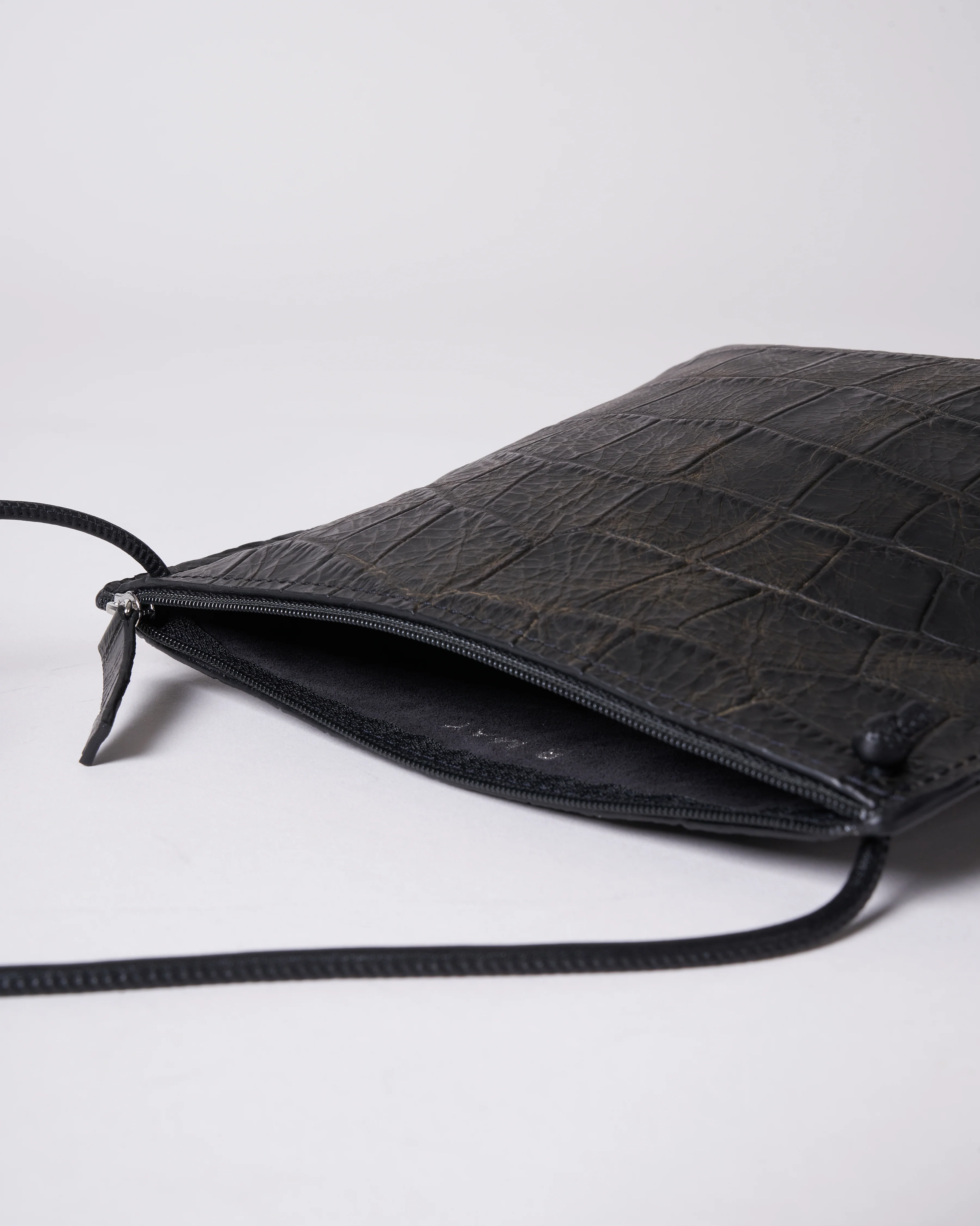 strappy pouch - vintage black gator - Image 5