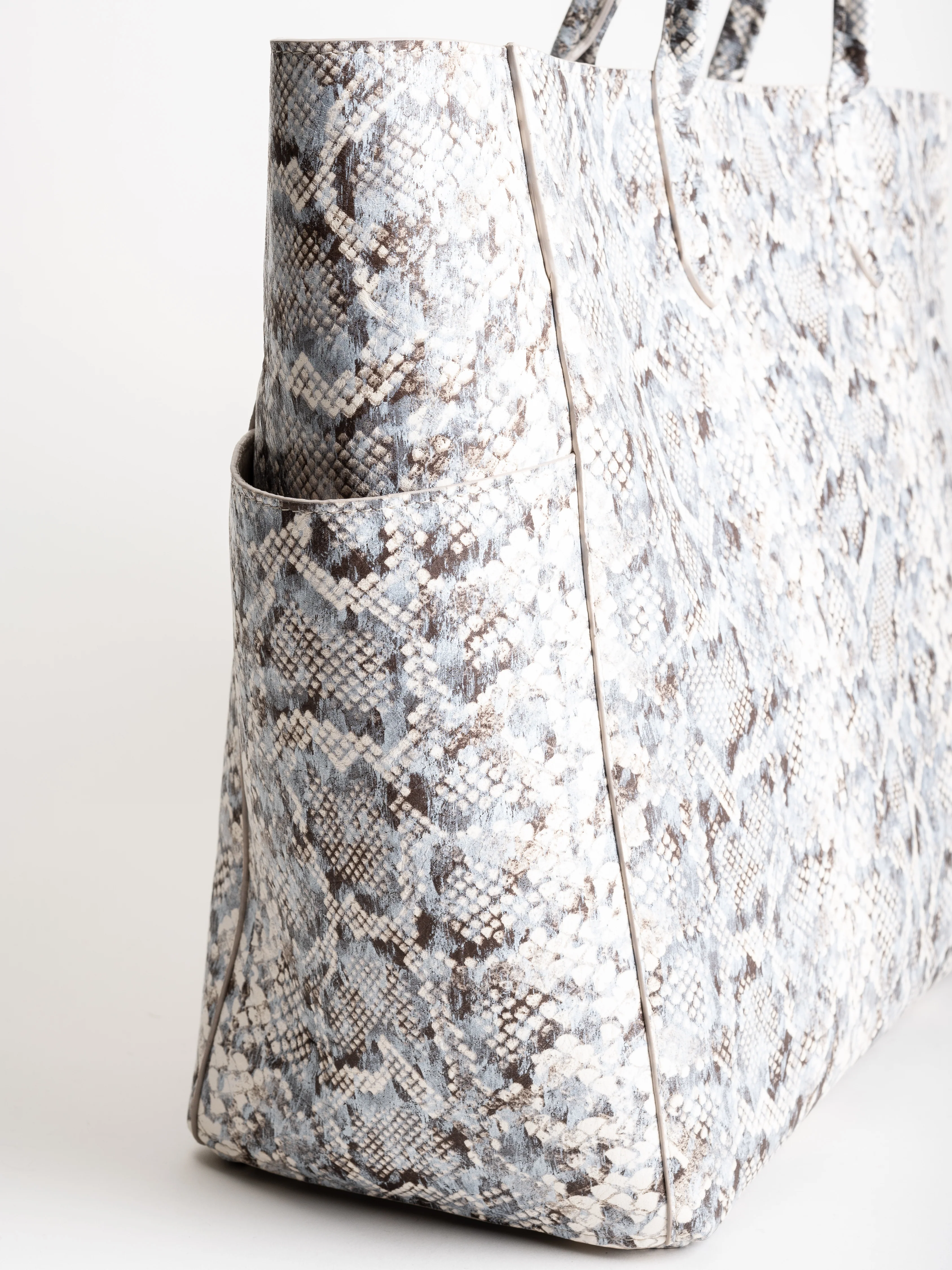 xl pocket tote - pasminia snakeprint - Image 3