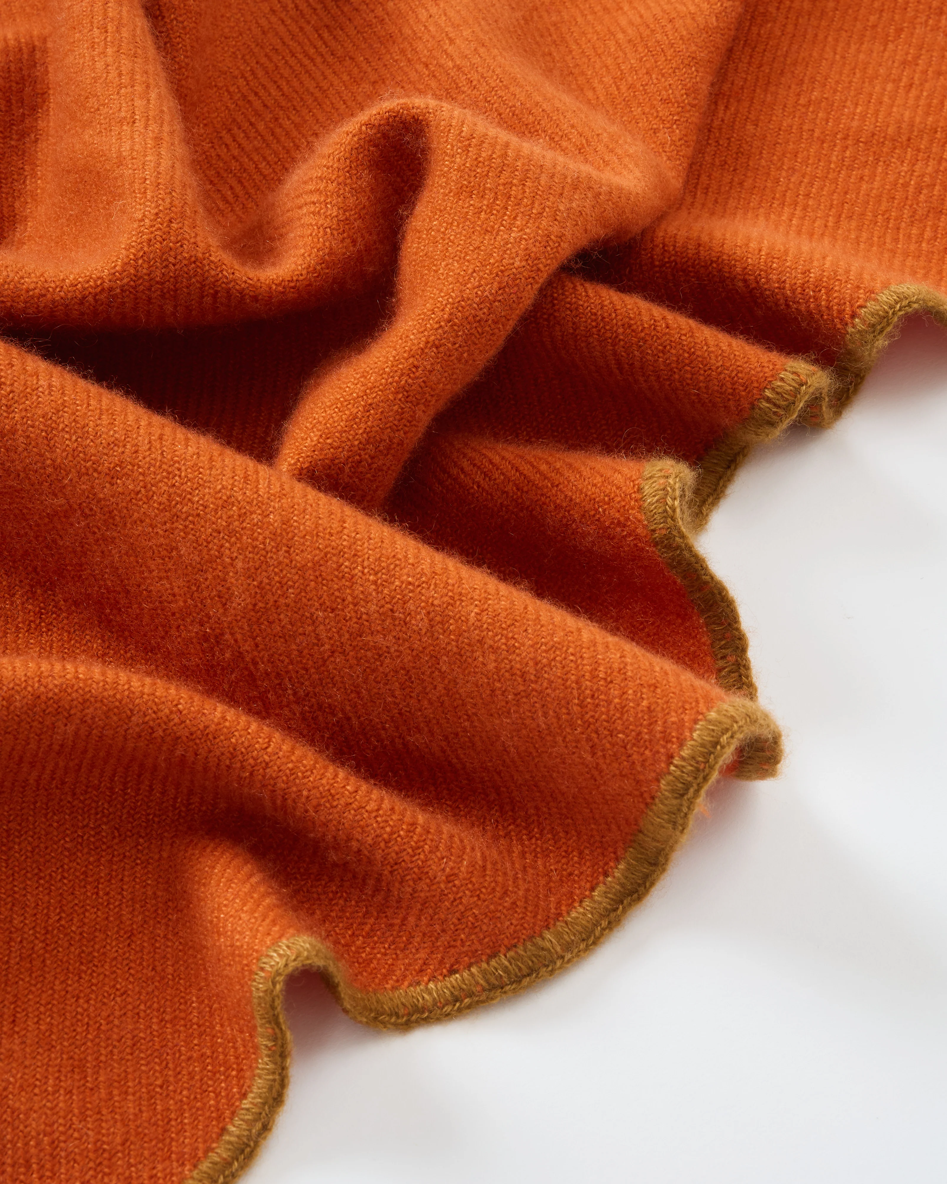 cashmere triangle with contrast stitch - Image 2